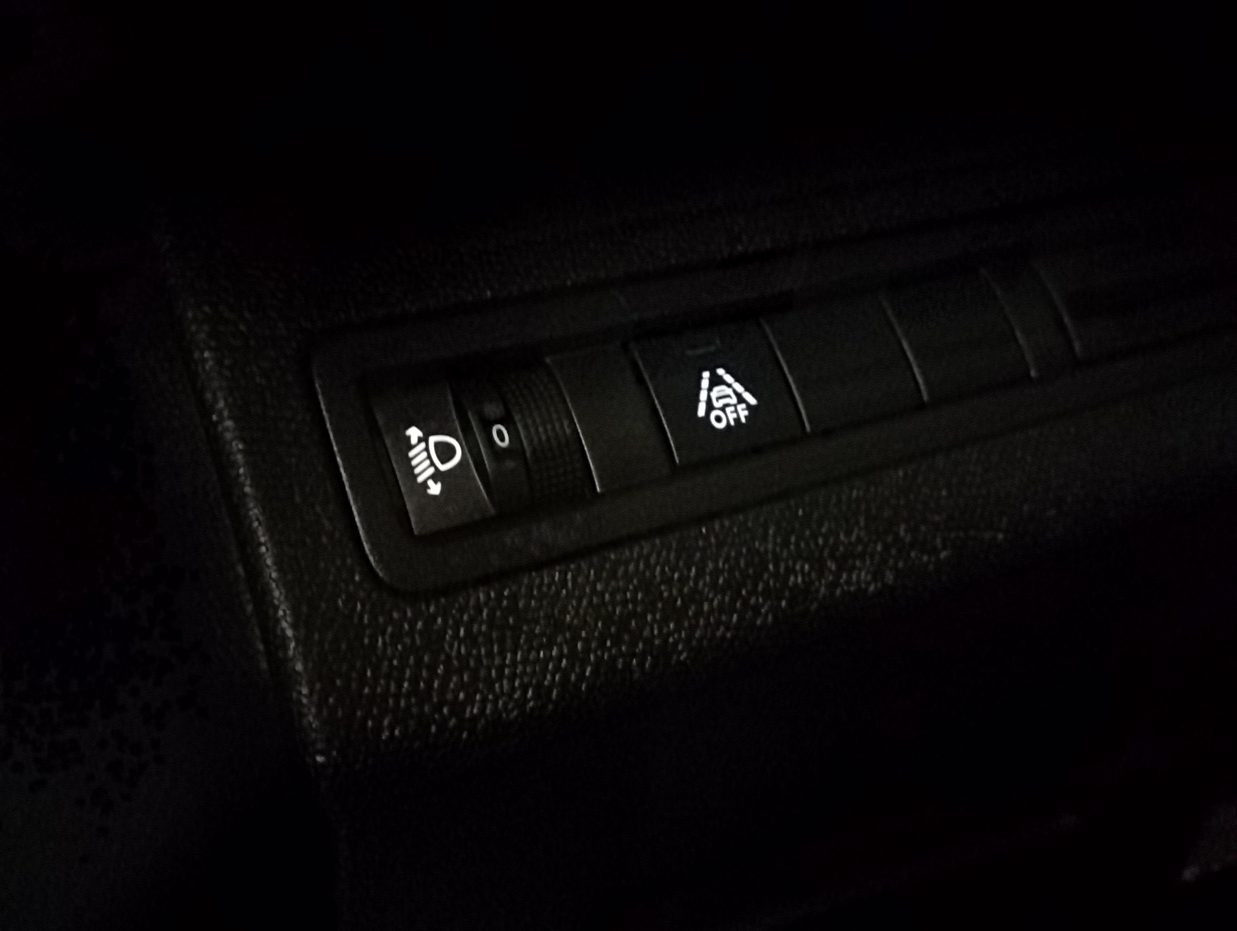 Photo 38 du véhicule PEUGEOT 3008
