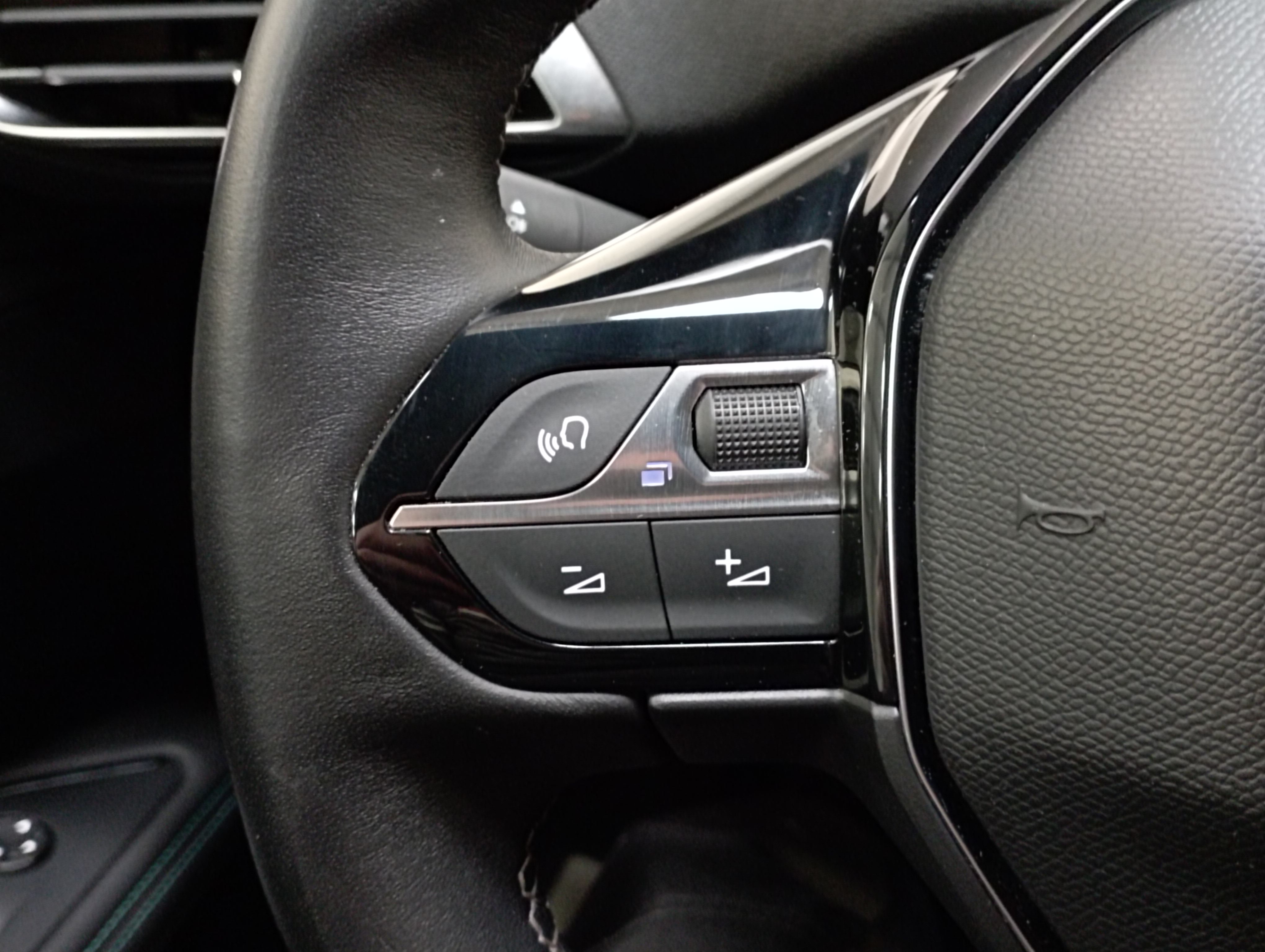 Photo 33 du véhicule PEUGEOT 3008