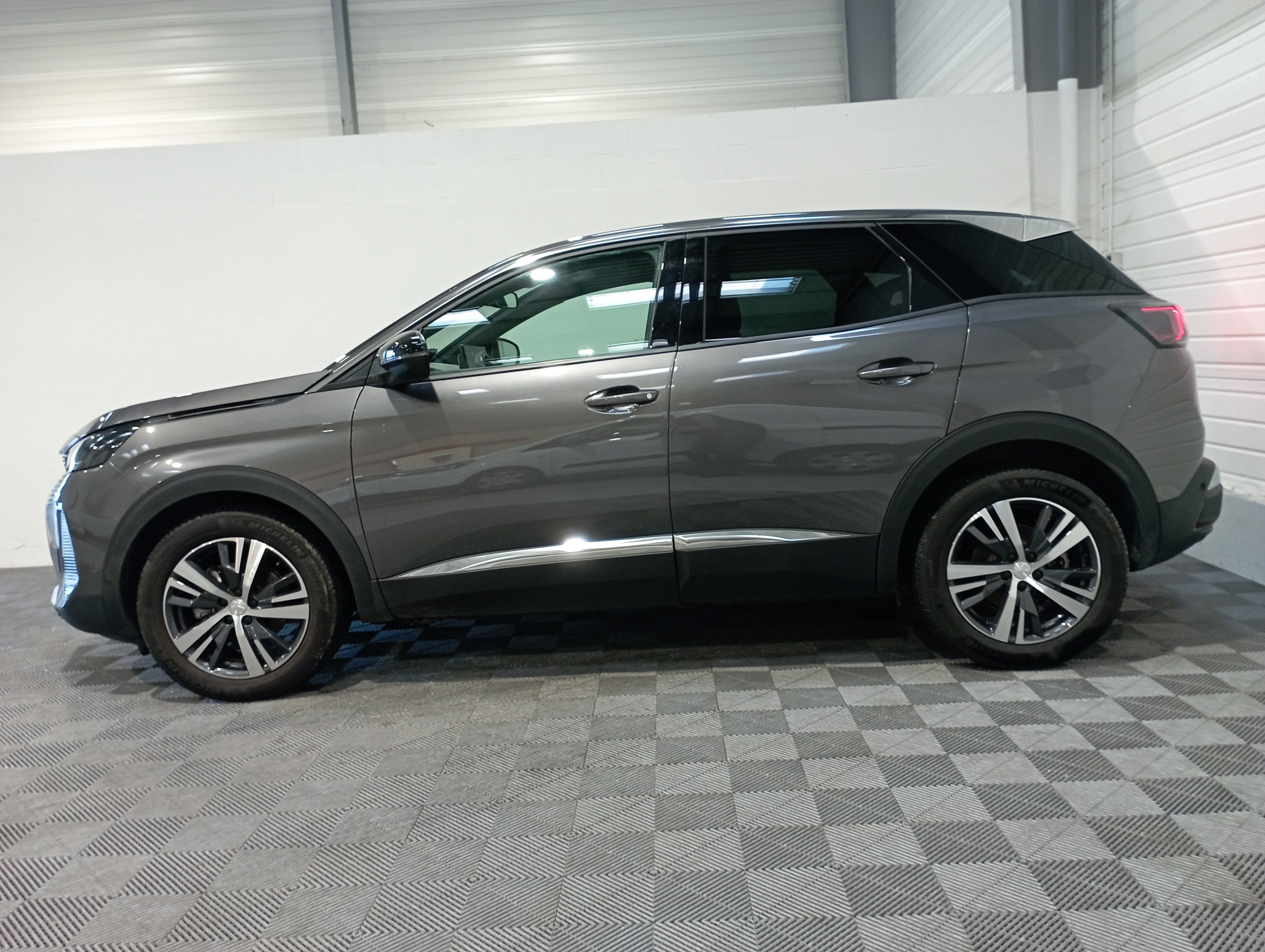 Photo 10 du véhicule PEUGEOT 3008