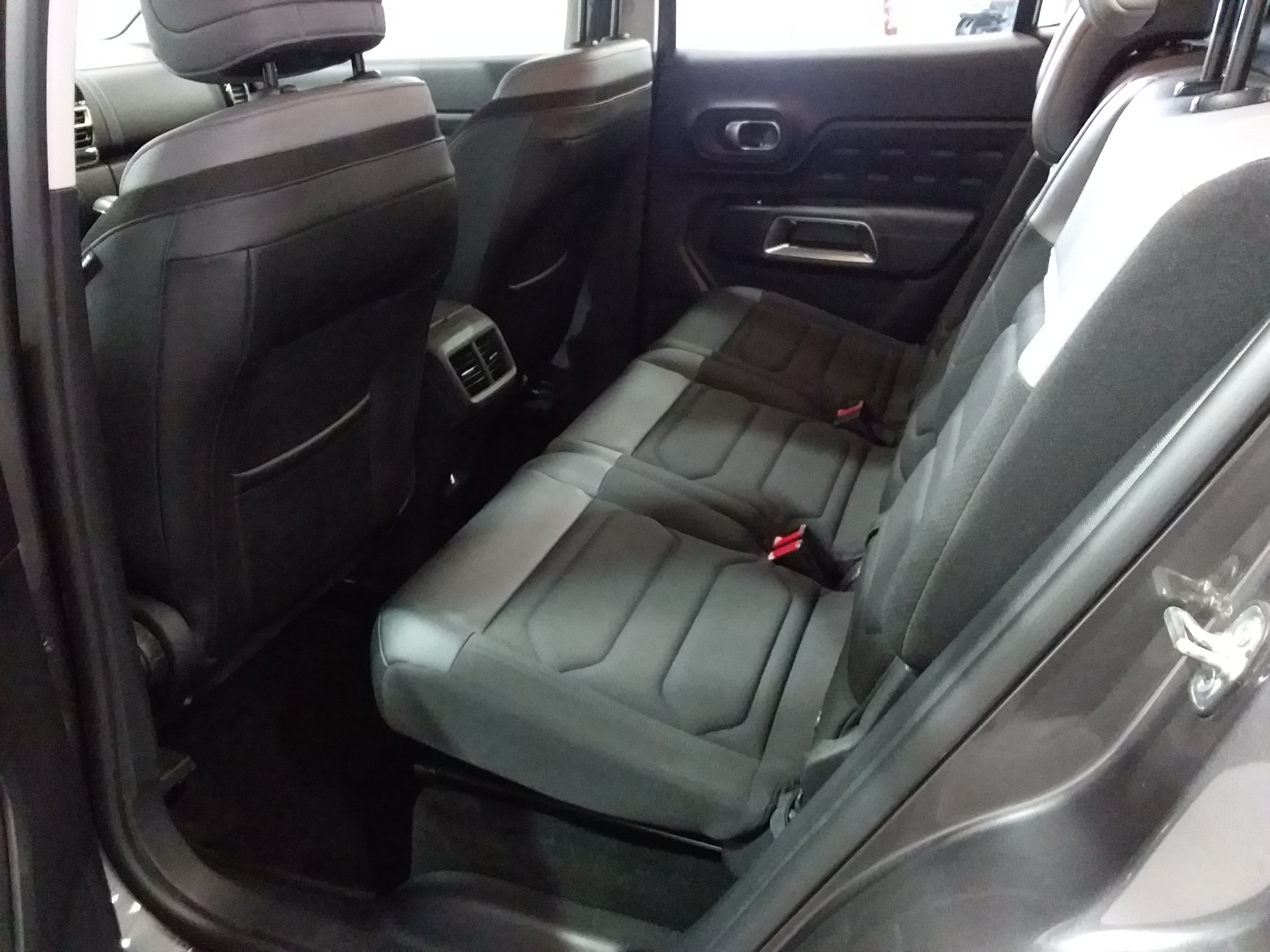 Photo 27 du véhicule CITROEN C5 AIRCROSS