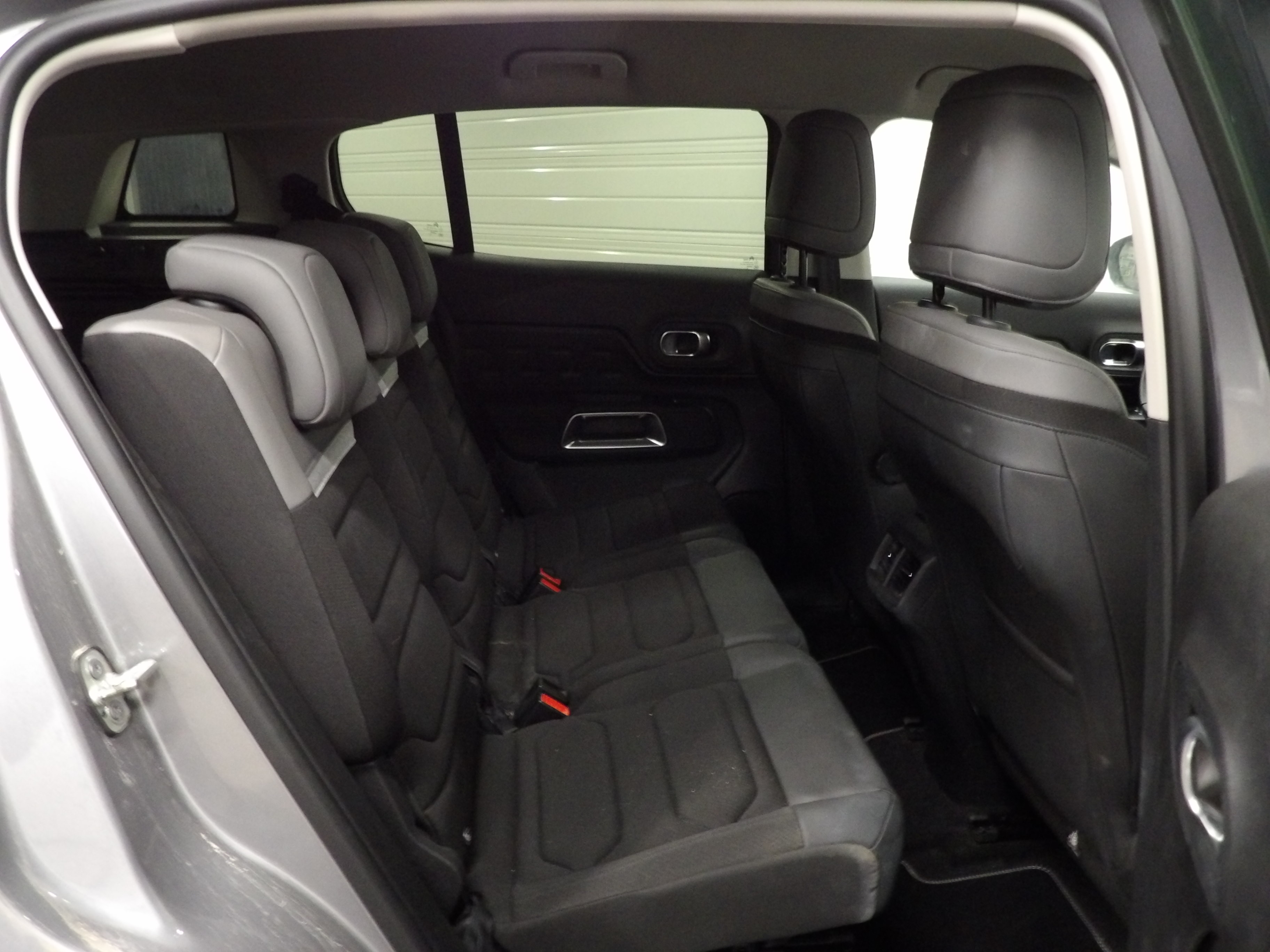 Photo 10 du véhicule CITROEN C5 AIRCROSS
