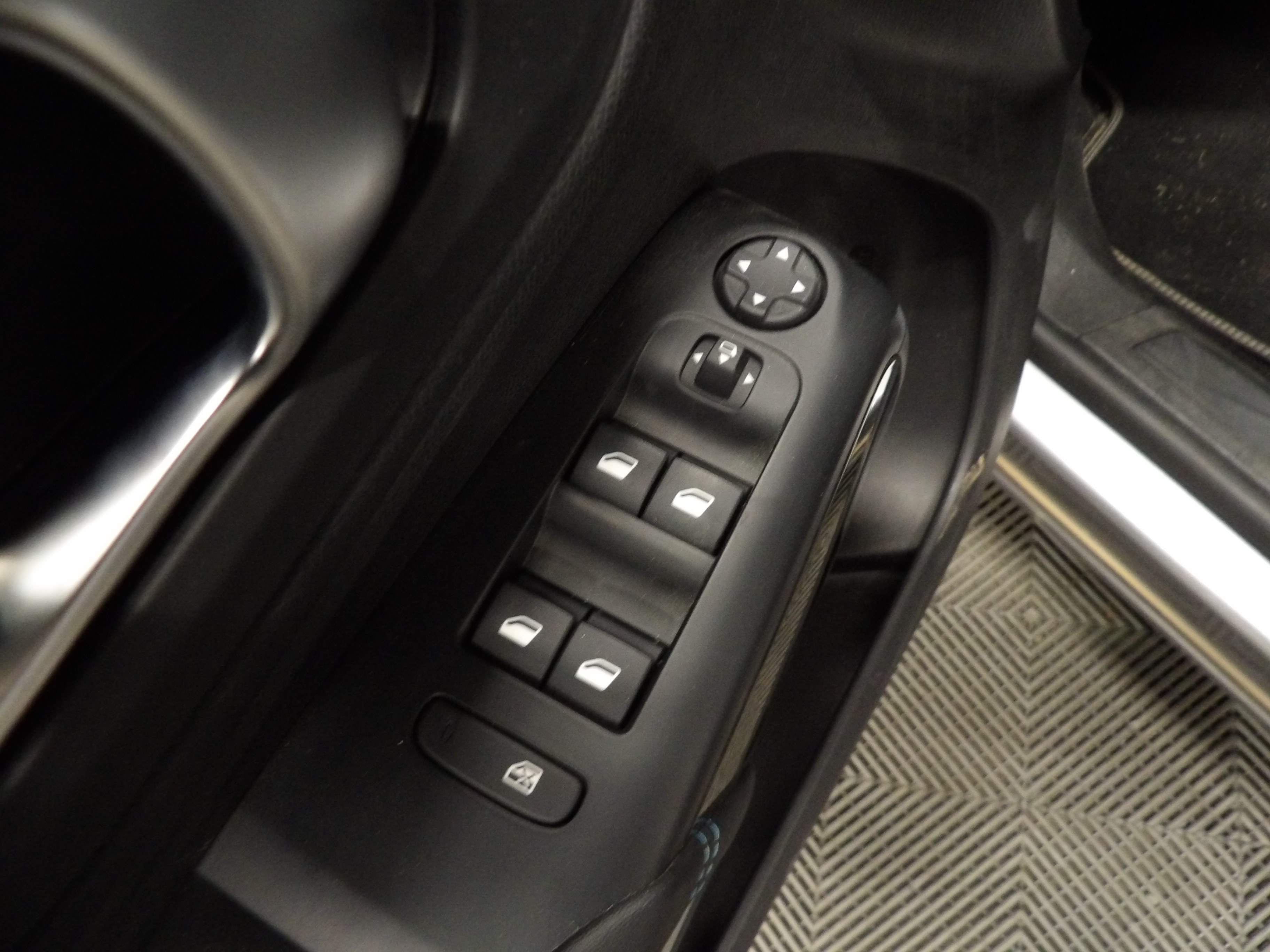 Photo 14 du véhicule CITROEN C5 AIRCROSS