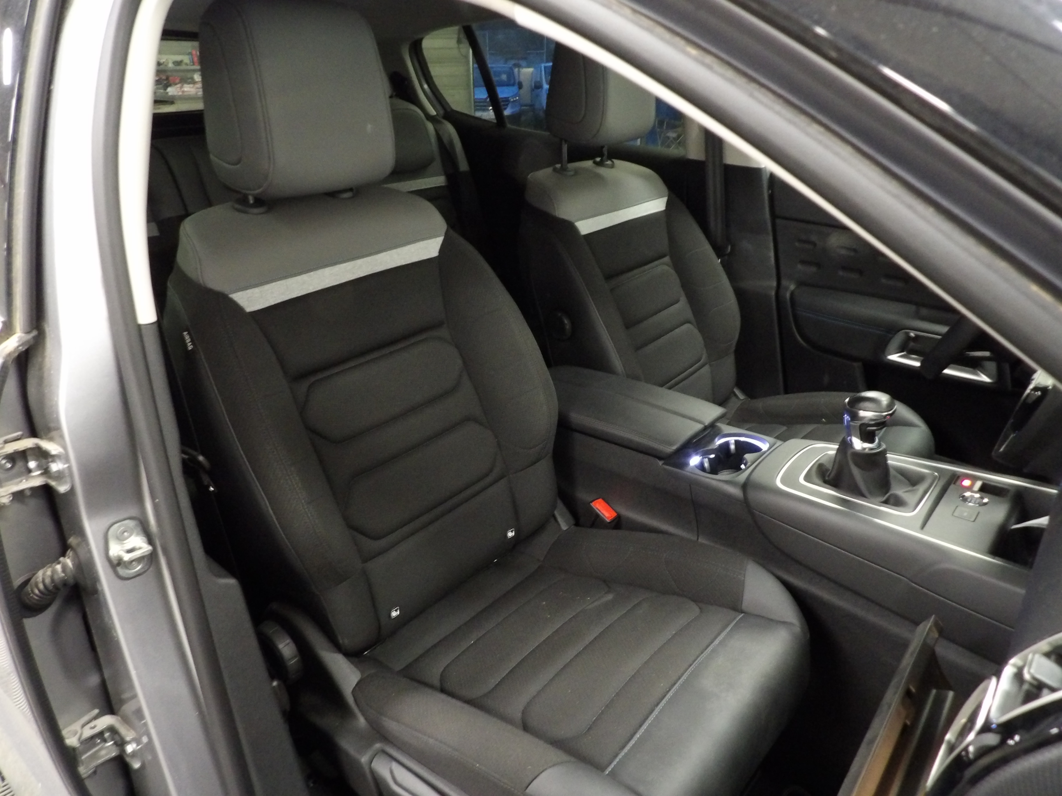 Photo 30 du véhicule CITROEN C5 AIRCROSS