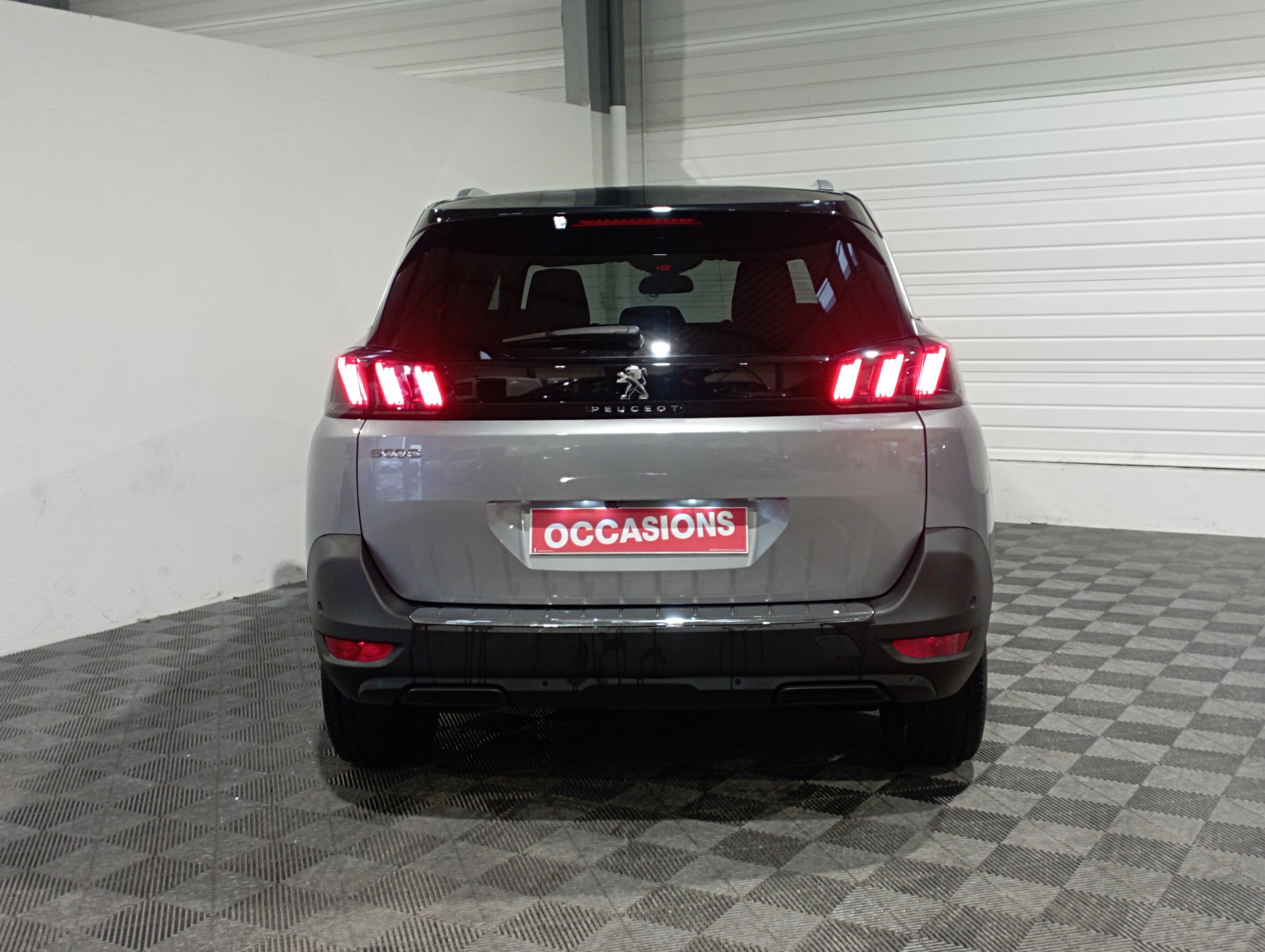 Photo 7 du véhicule PEUGEOT 5008