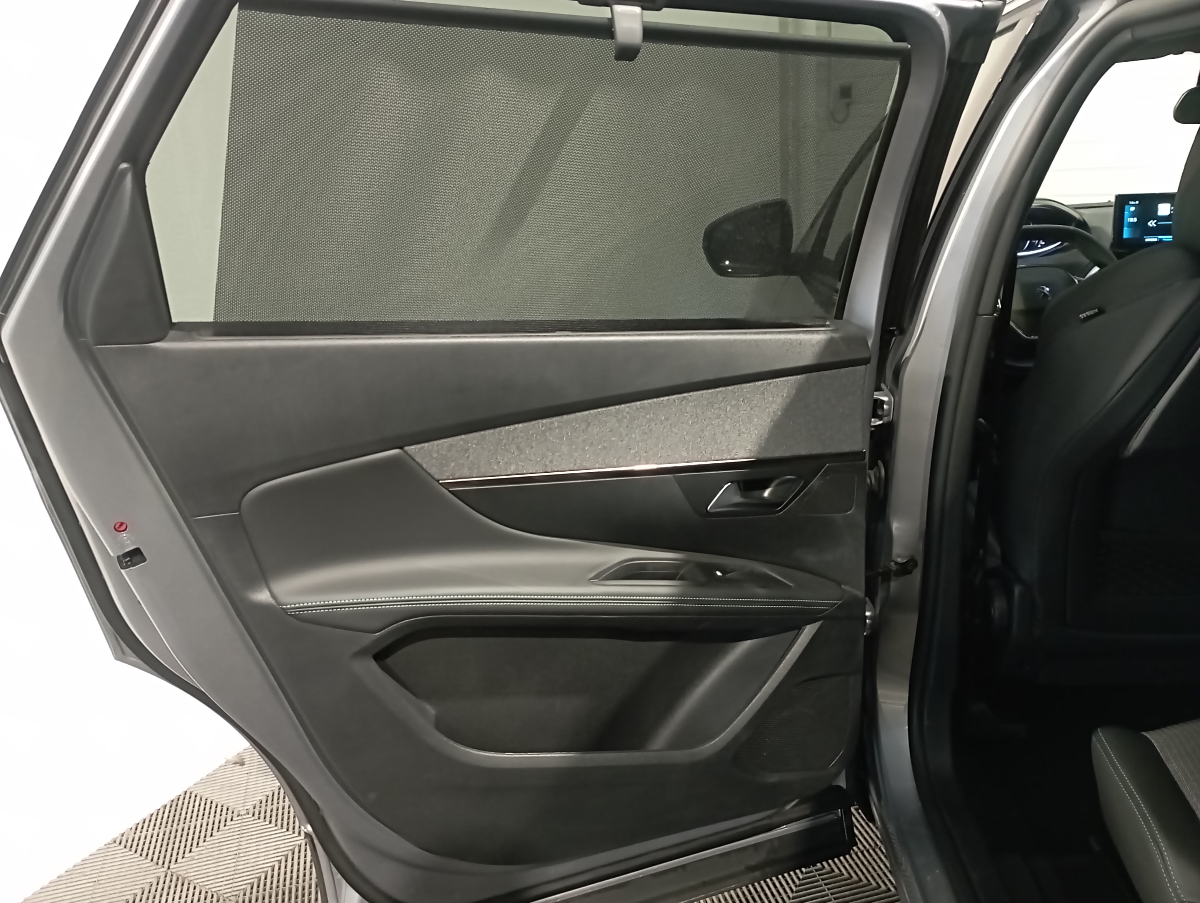 Photo 18 du véhicule PEUGEOT 5008