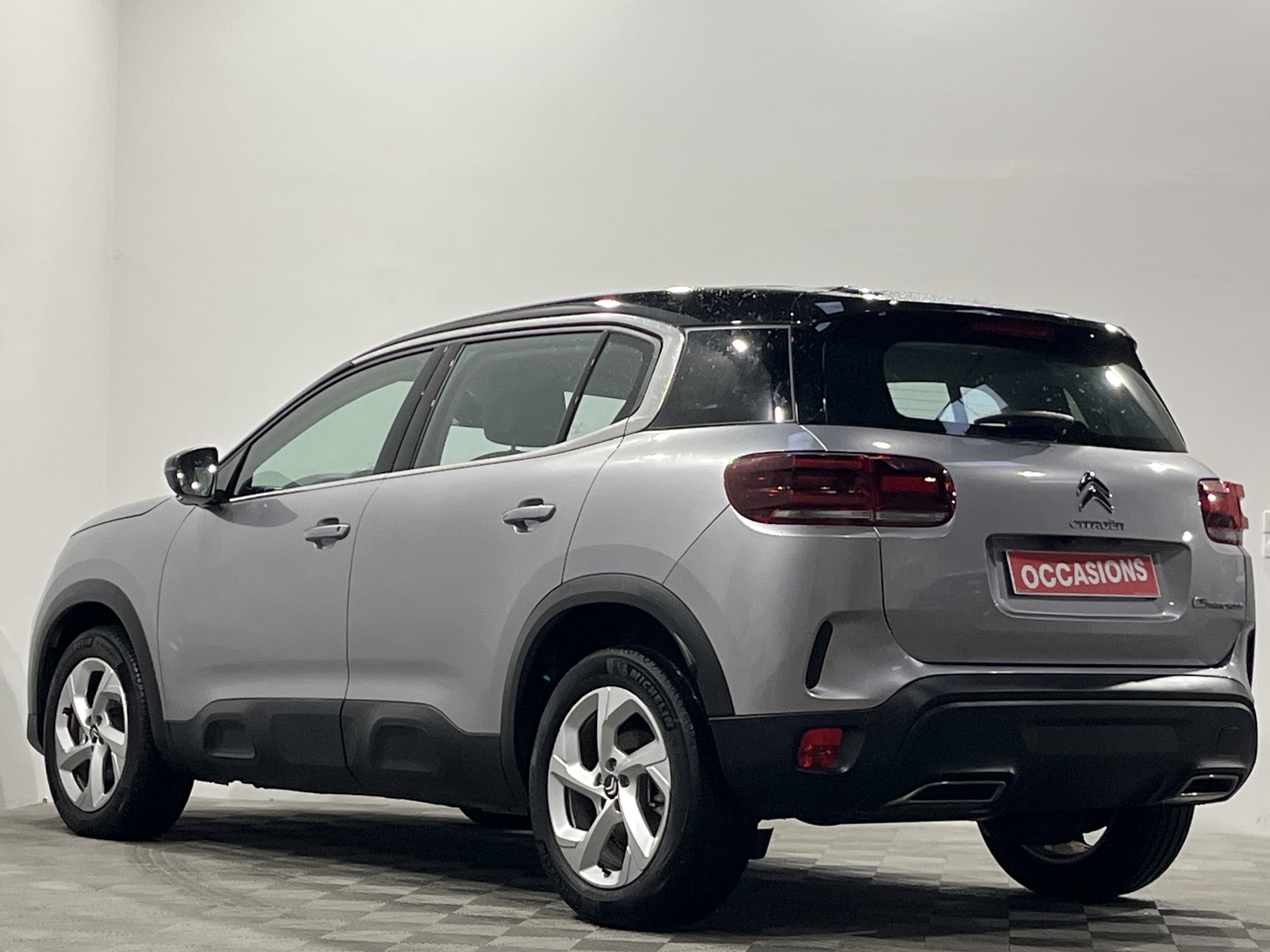 Photo 4 du véhicule CITROEN C5 AIRCROSS