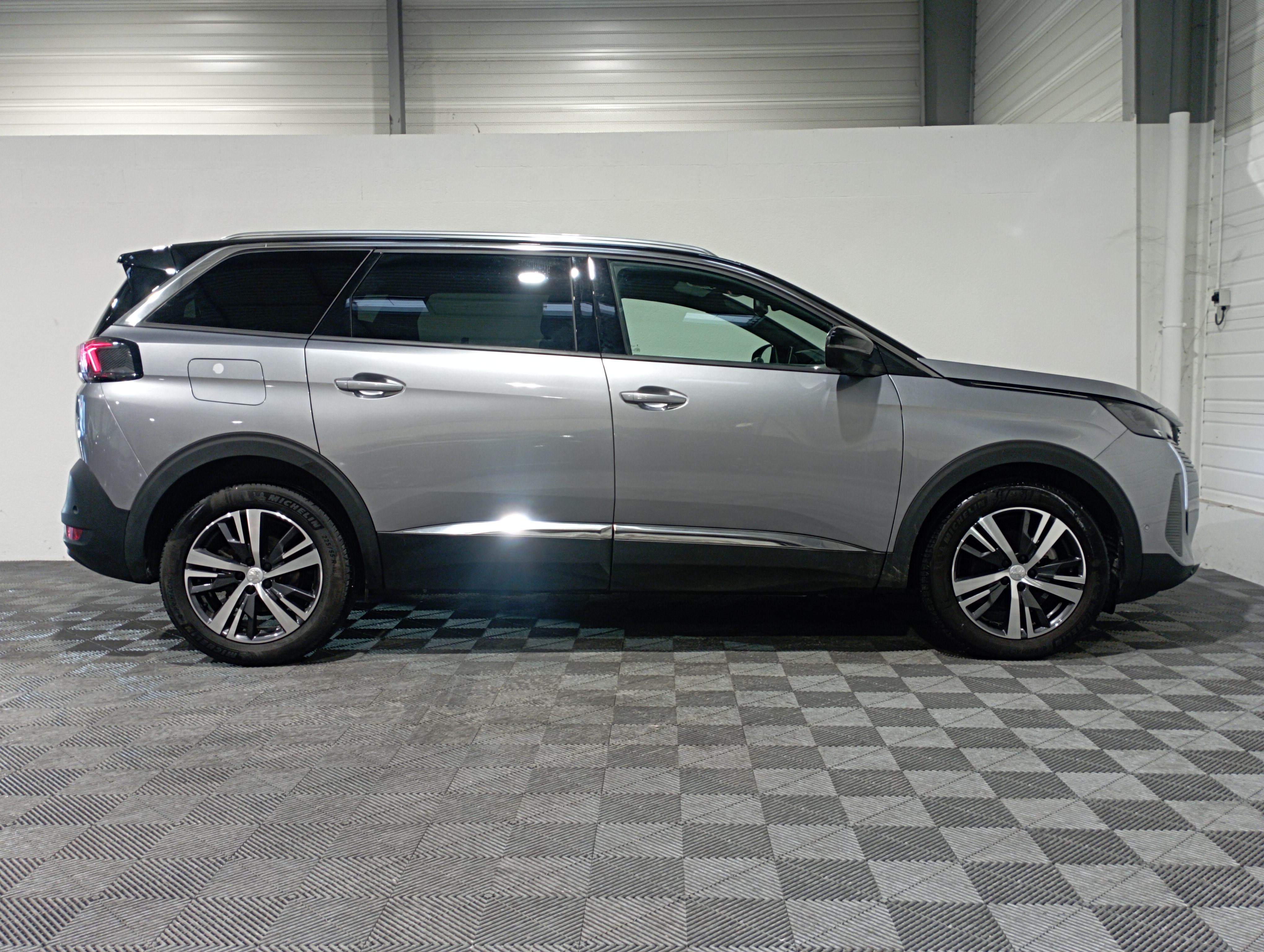 Photo 39 du véhicule PEUGEOT 5008