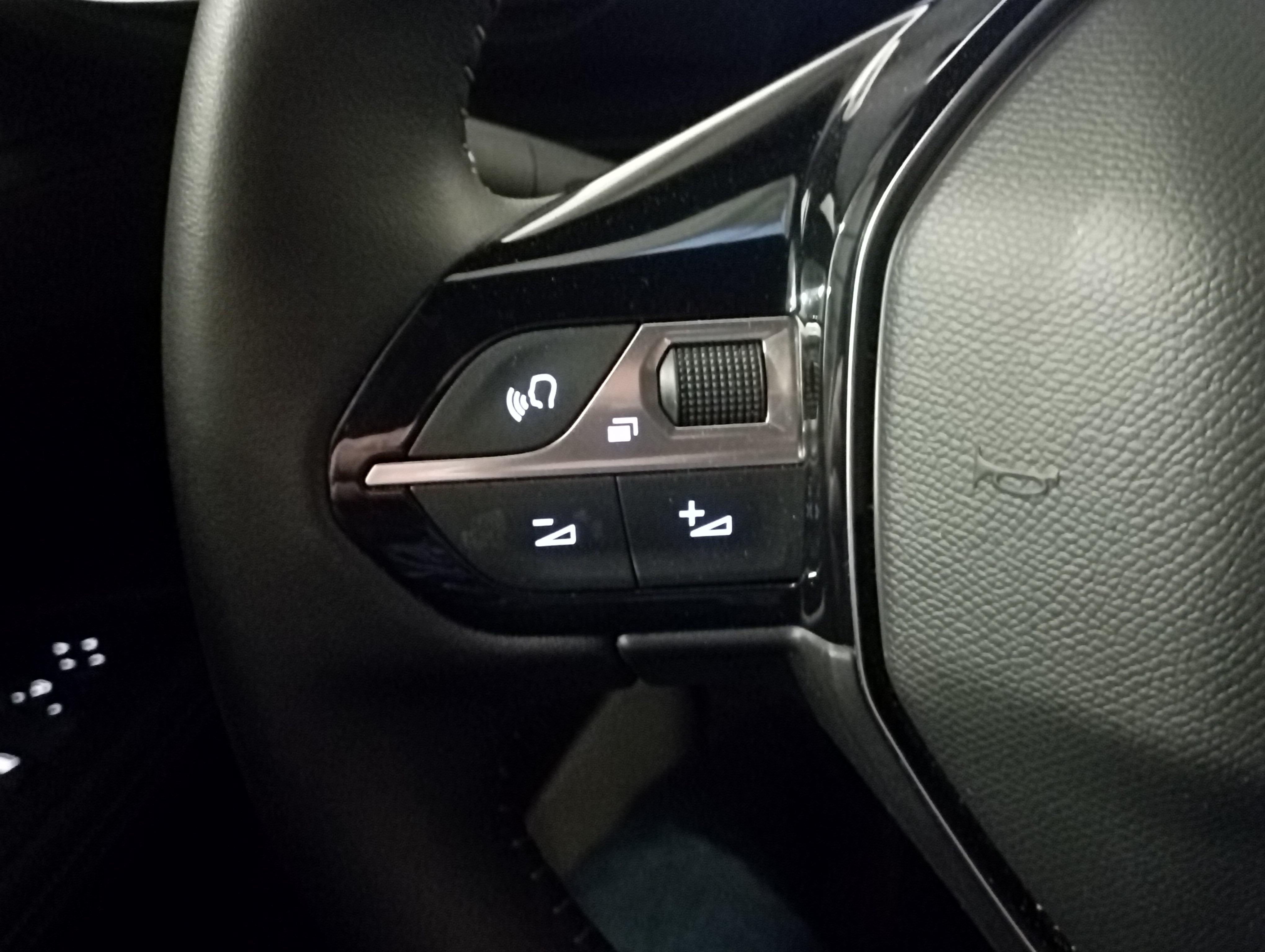 Photo 30 du véhicule PEUGEOT 3008