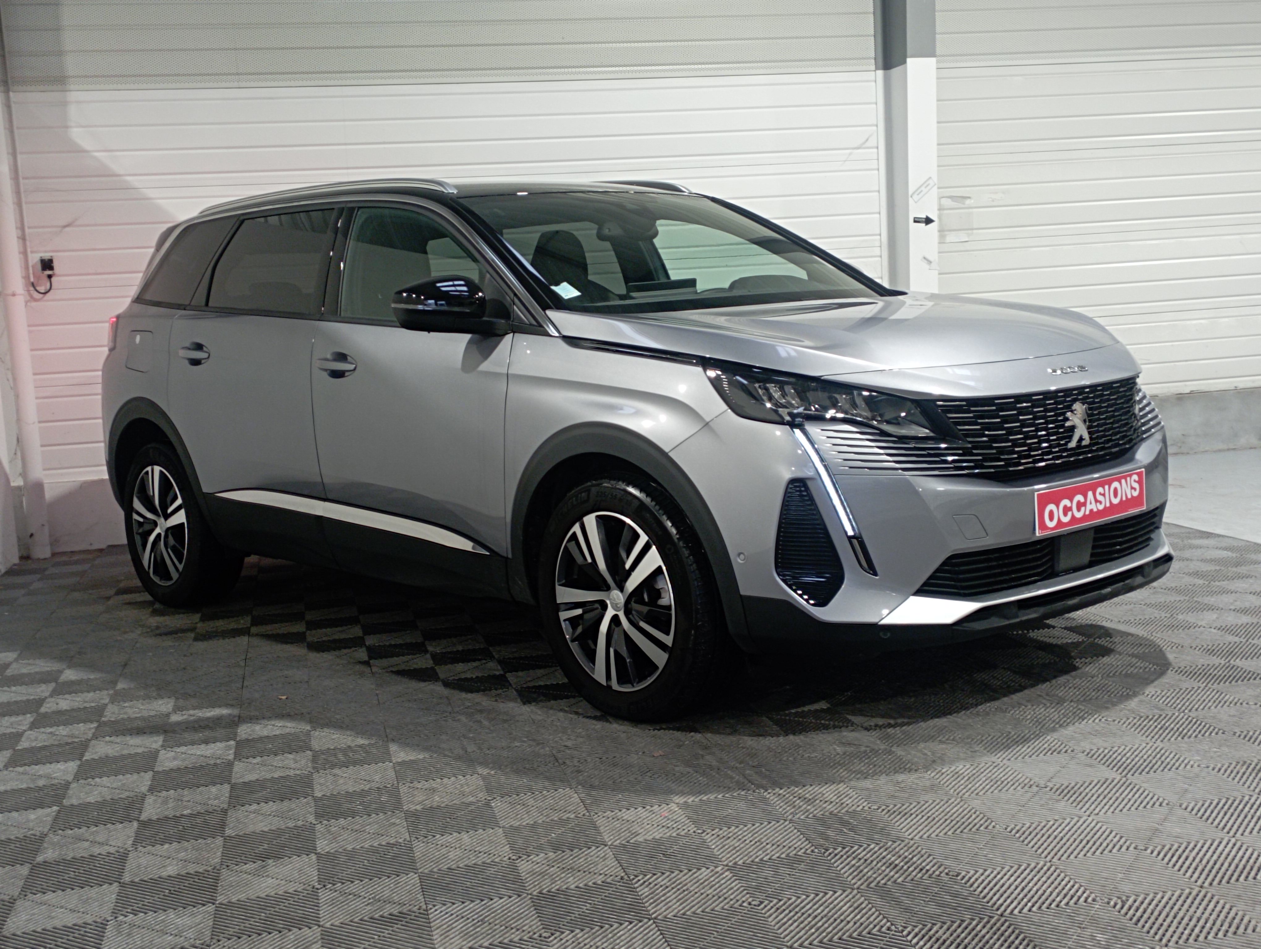 Photo 3 du véhicule PEUGEOT 5008