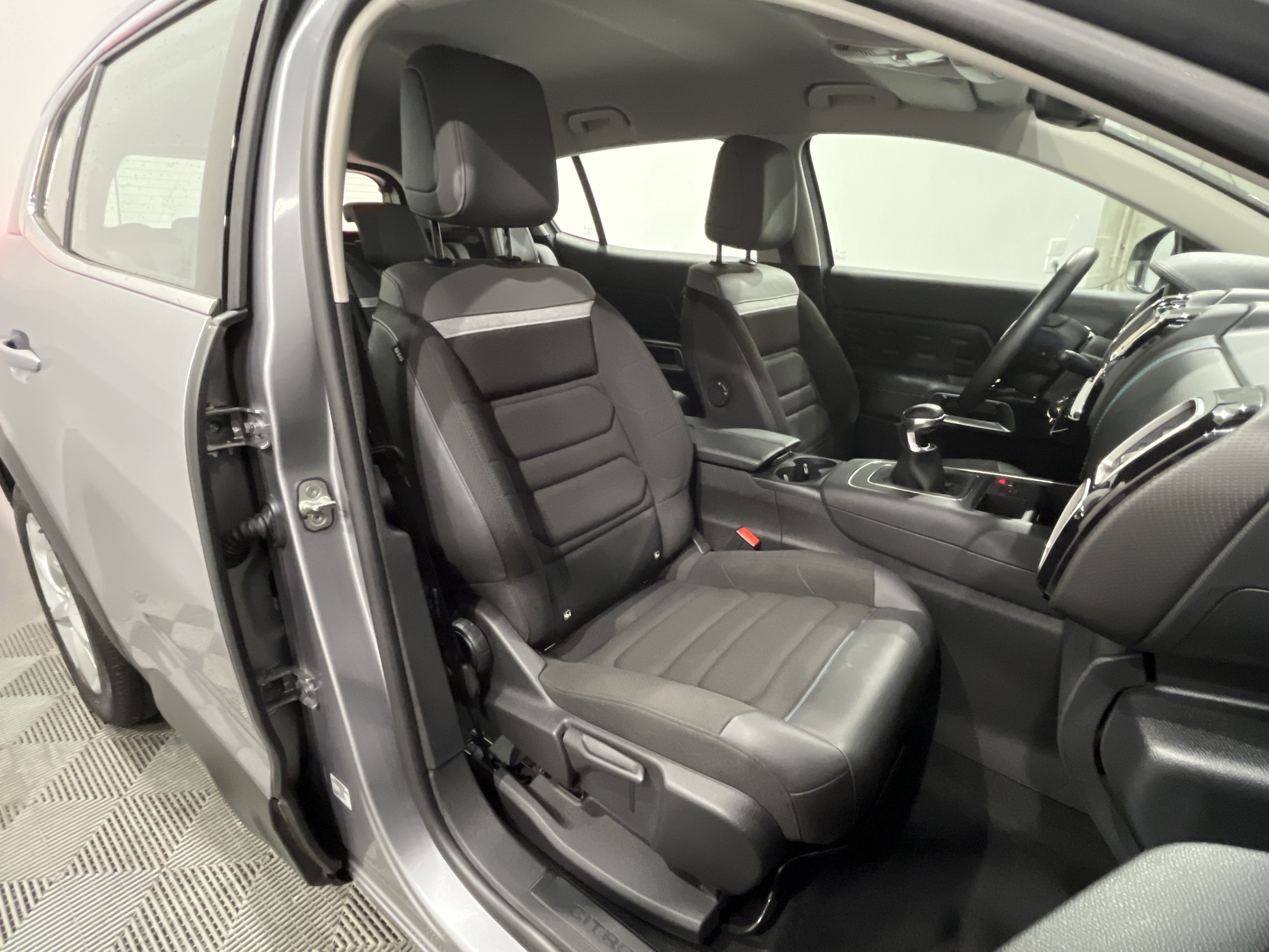 Photo 44 du véhicule CITROEN C5 AIRCROSS