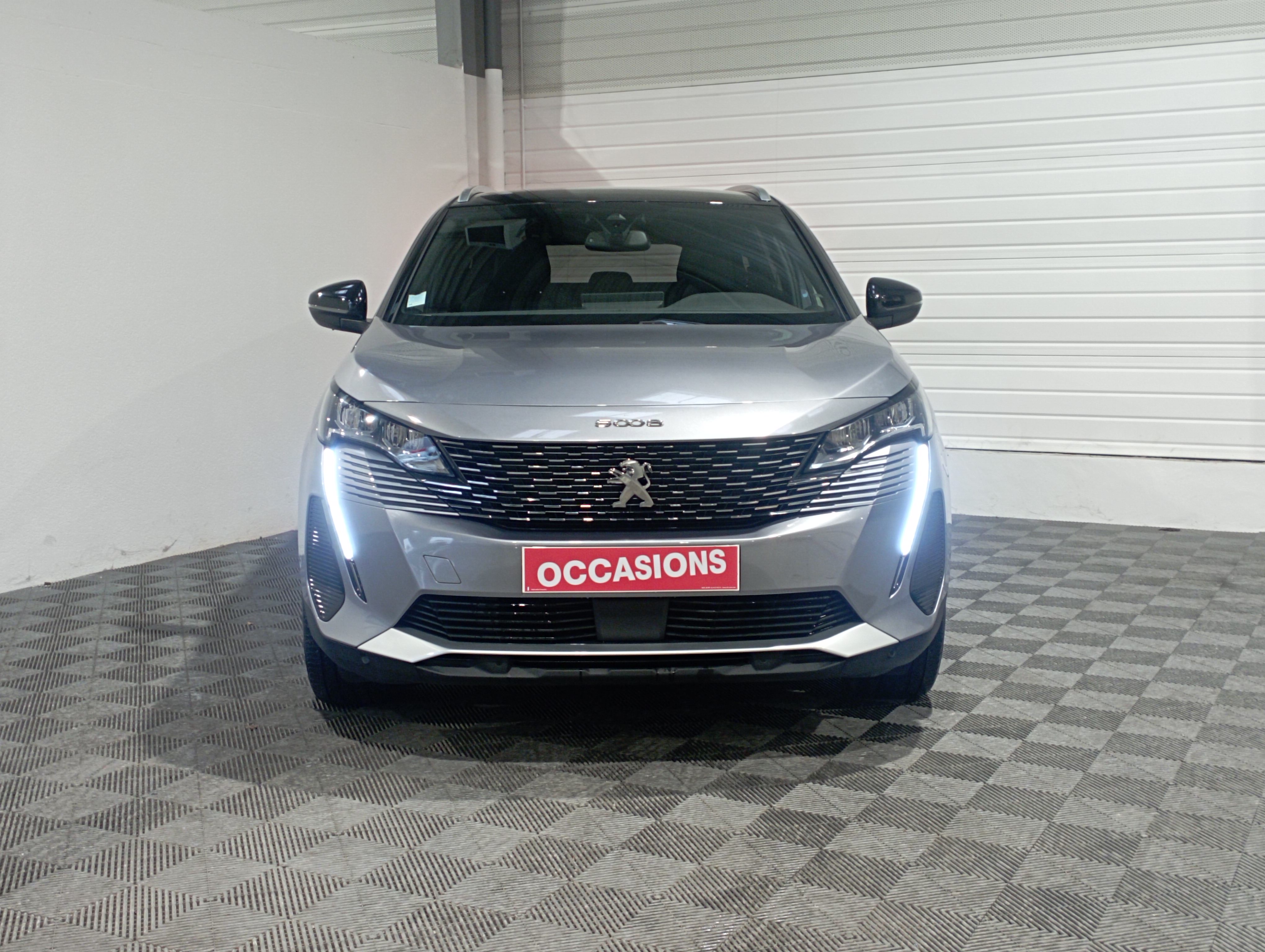 Photo 2 du véhicule PEUGEOT 5008