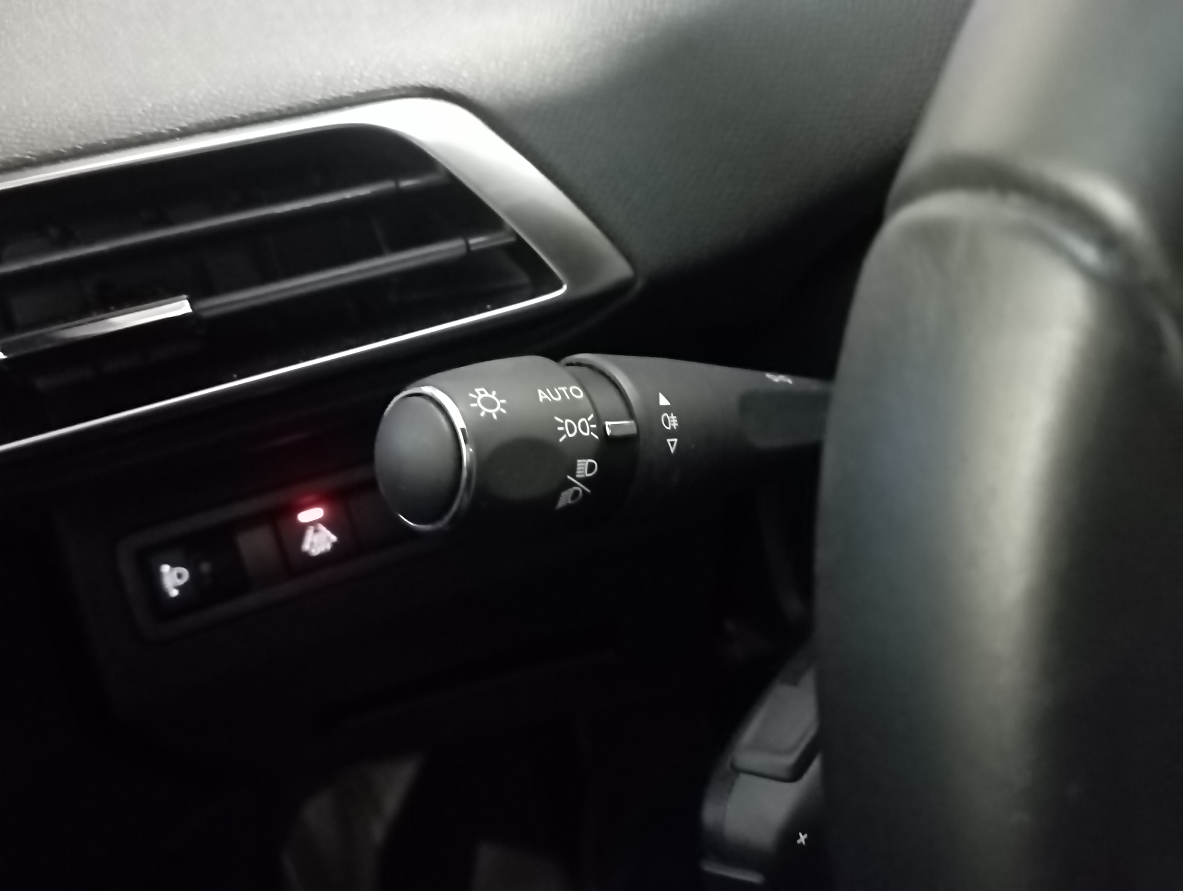 Photo 32 du véhicule PEUGEOT 5008