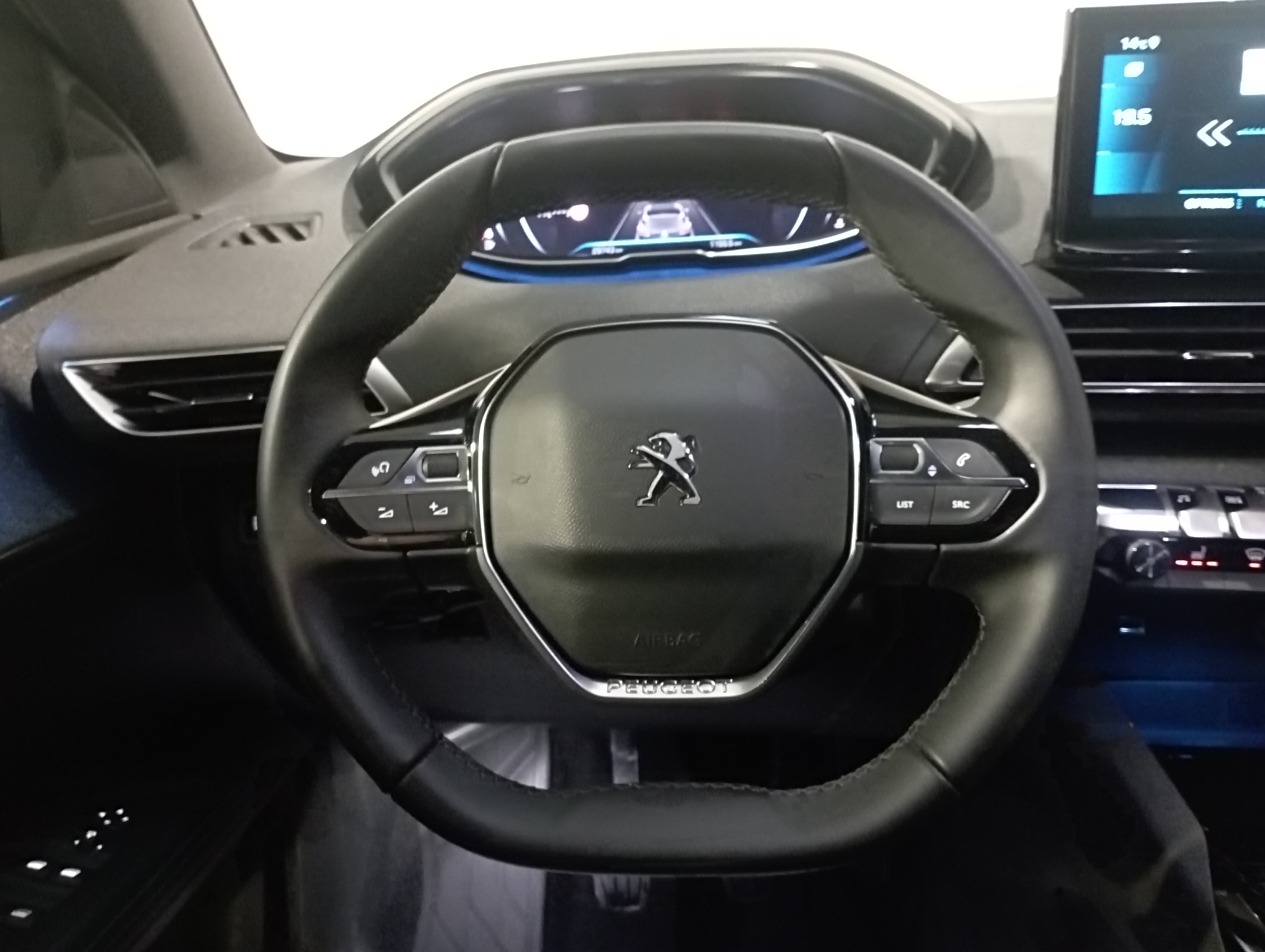 Photo 16 du véhicule PEUGEOT 5008