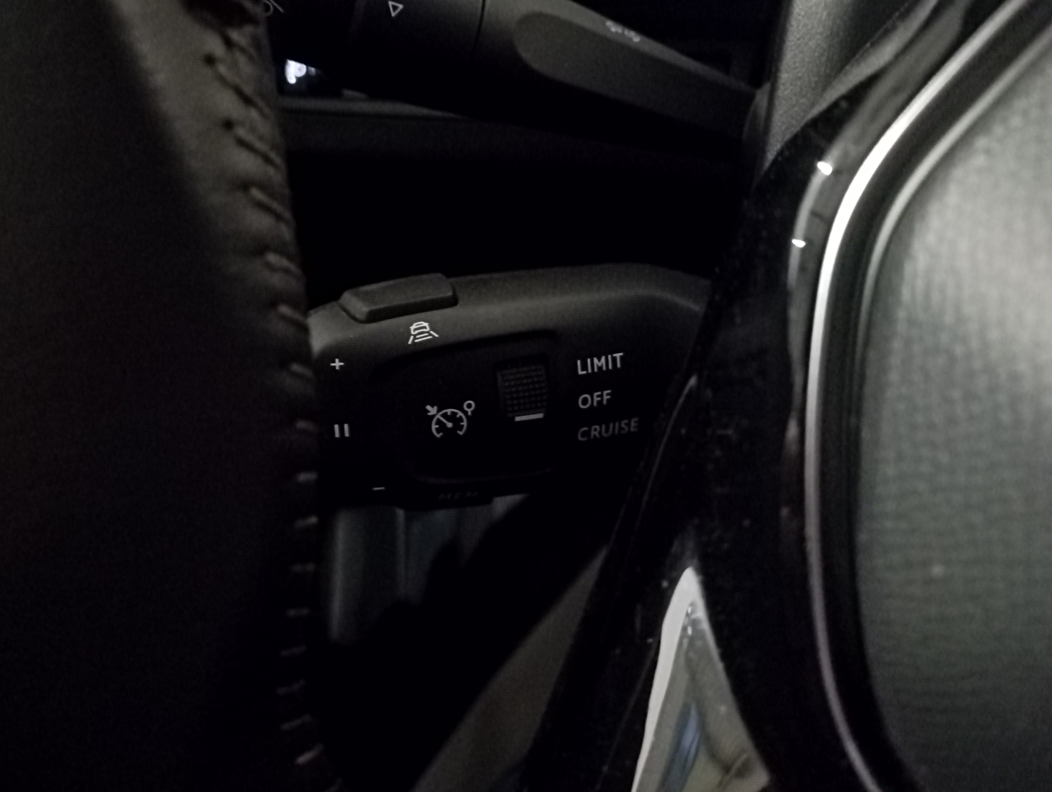 Photo 32 du véhicule PEUGEOT 3008