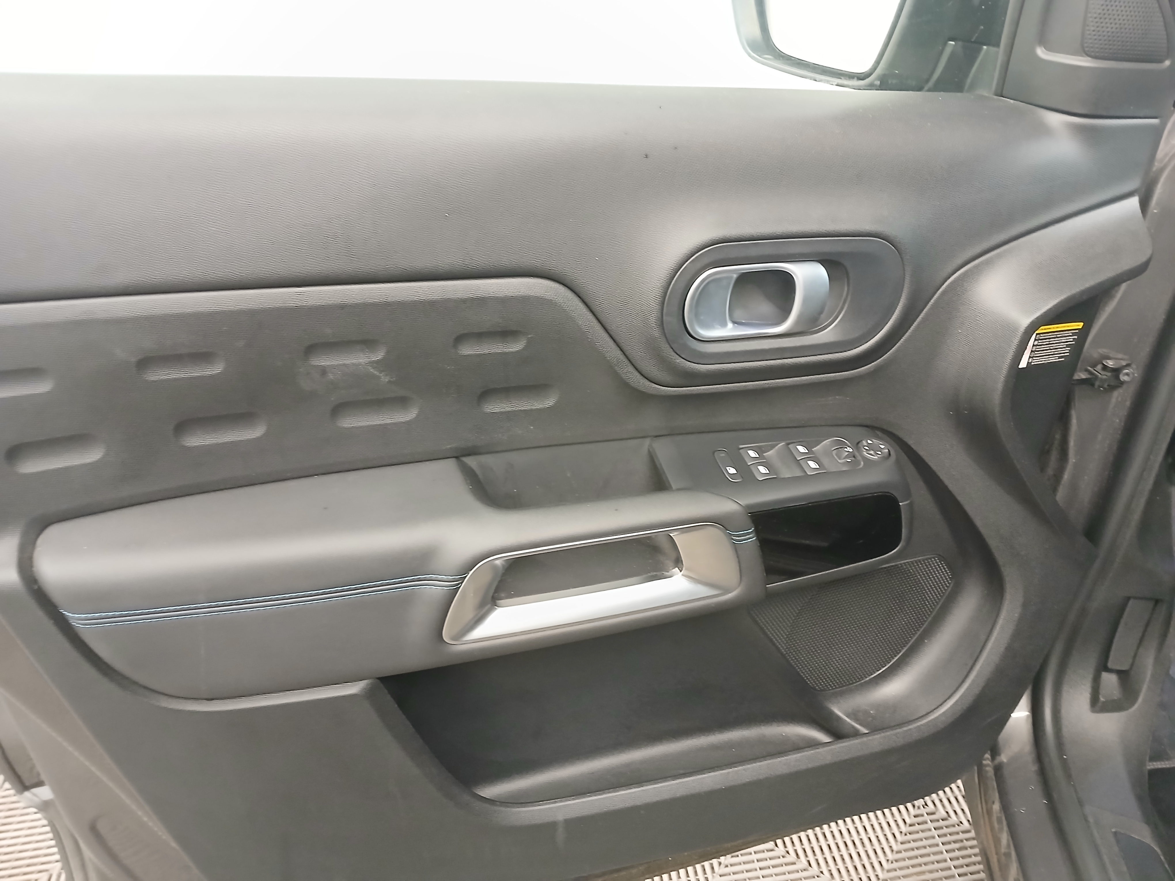 Photo 10 du véhicule CITROEN C5 AIRCROSS