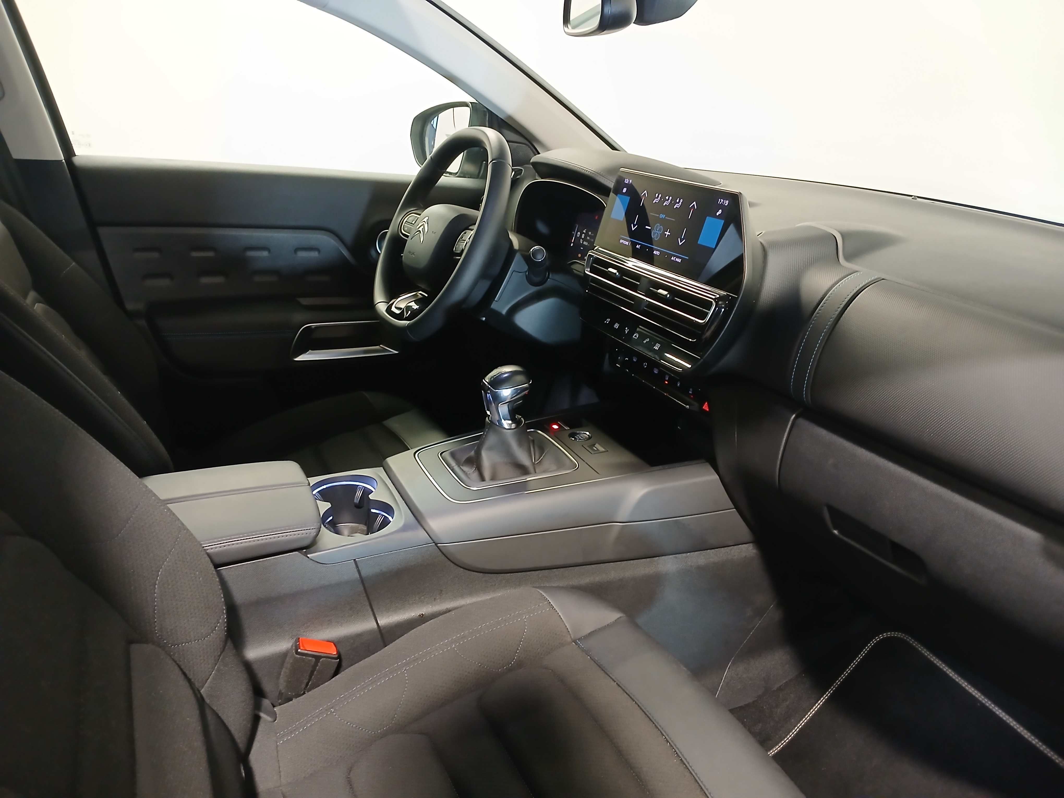 Photo 8 du véhicule CITROEN C5 AIRCROSS