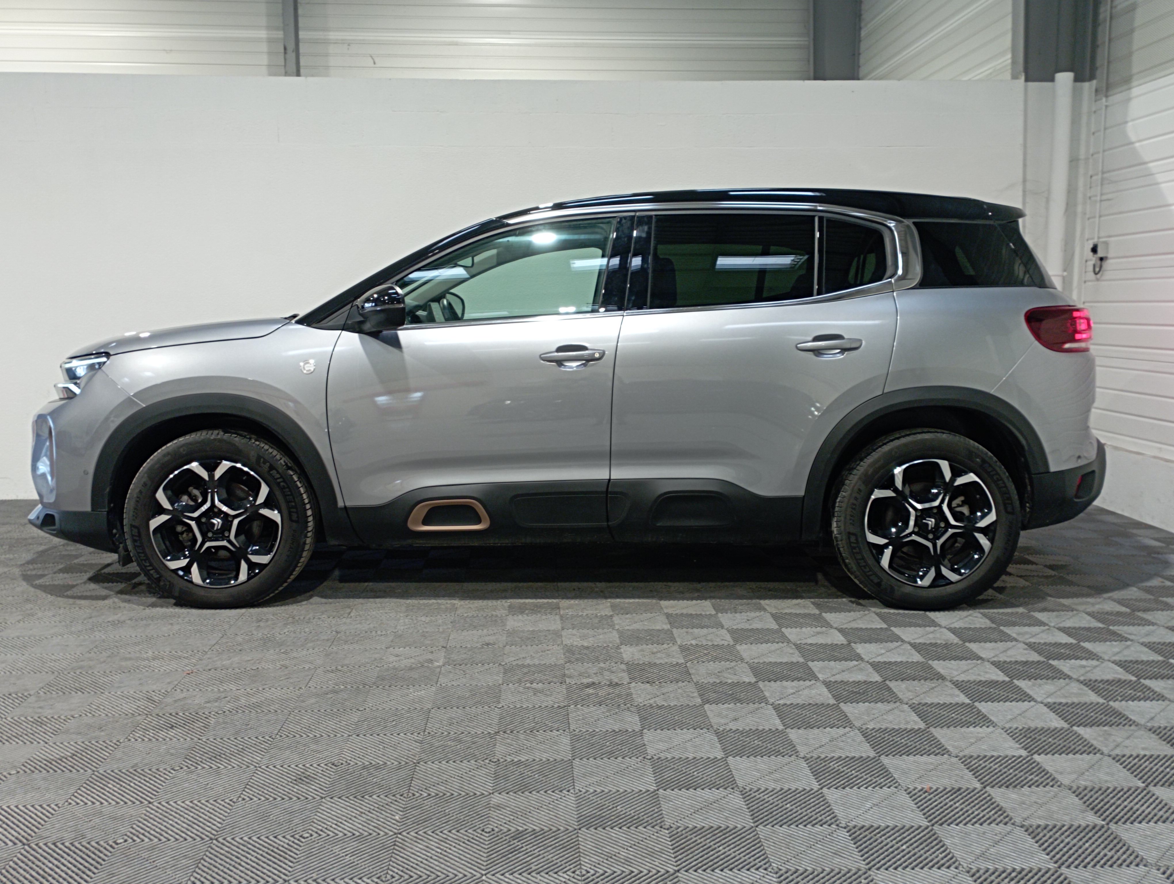 Photo 4 du véhicule CITROEN C5 AIRCROSS