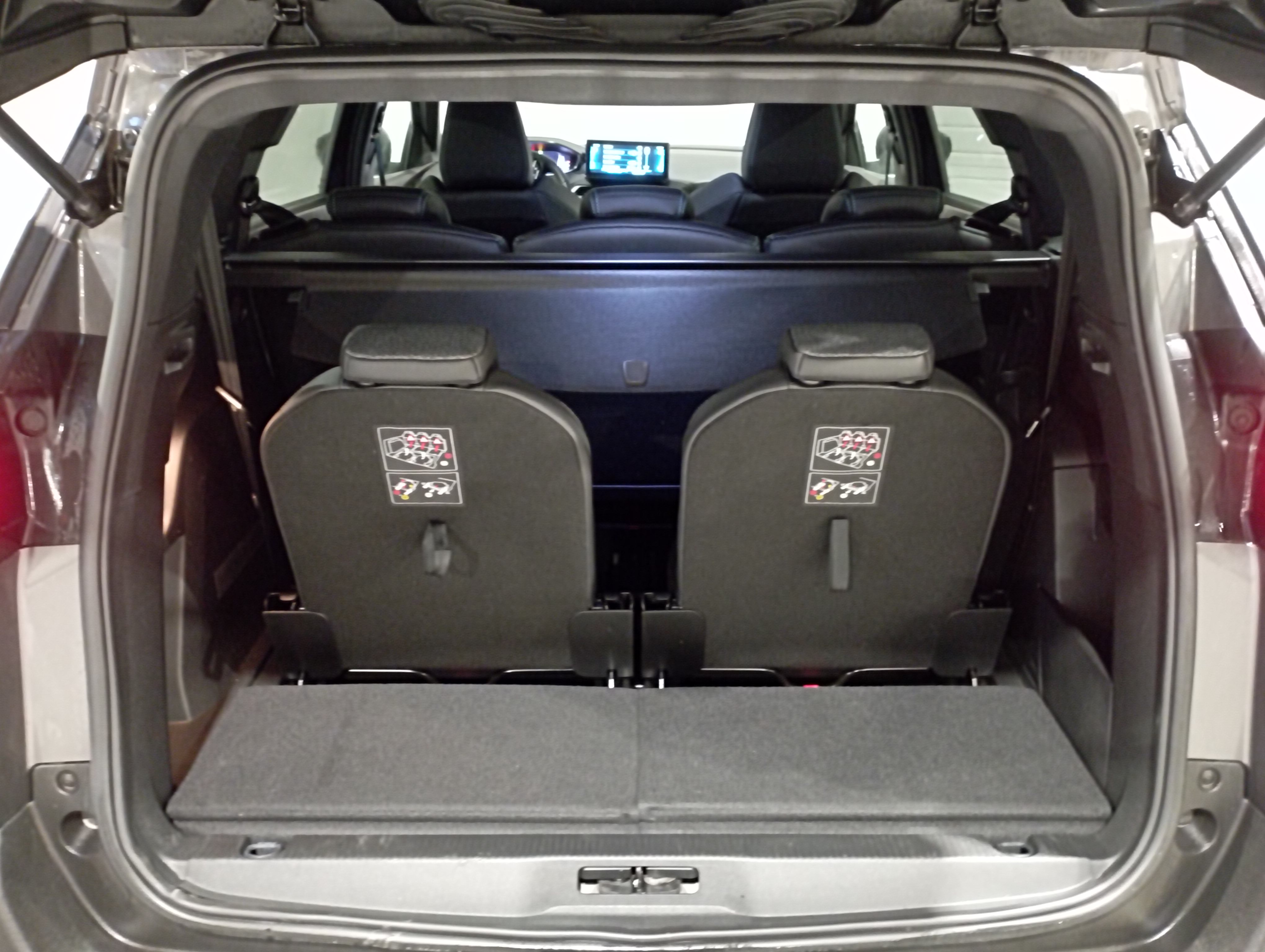 Photo 35 du véhicule PEUGEOT 5008