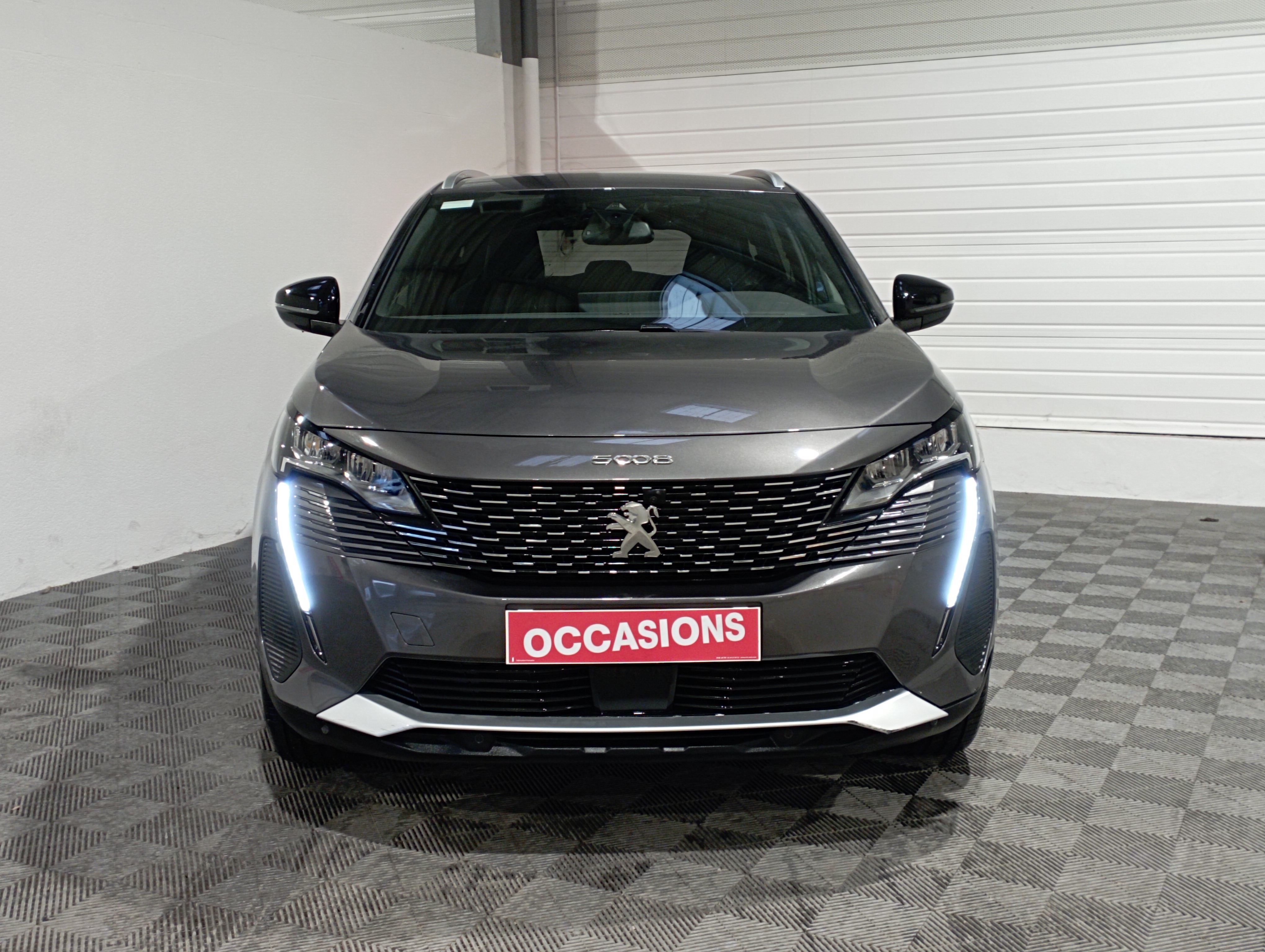 Photo 2 du véhicule PEUGEOT 5008
