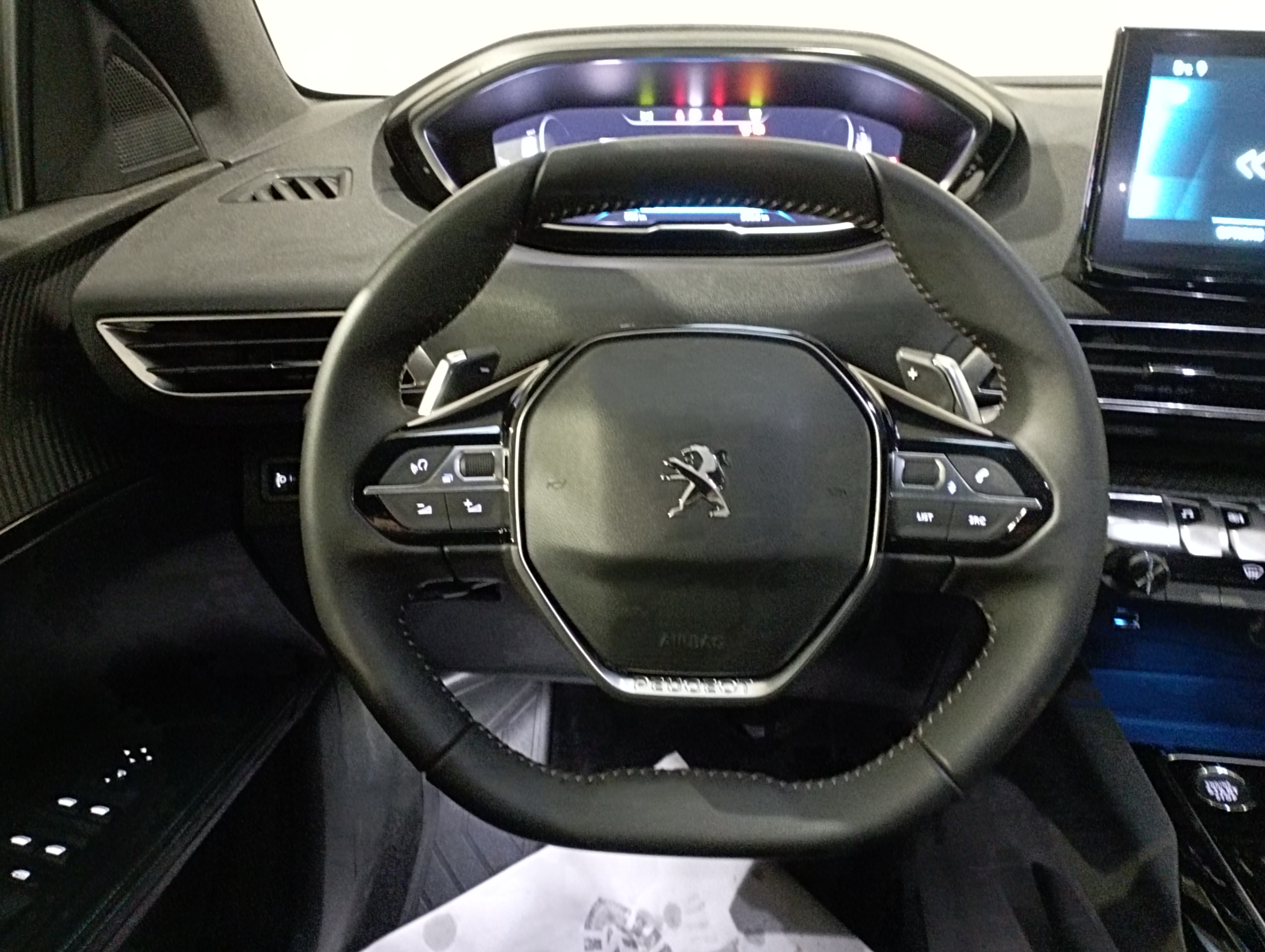 Photo 17 du véhicule PEUGEOT 5008