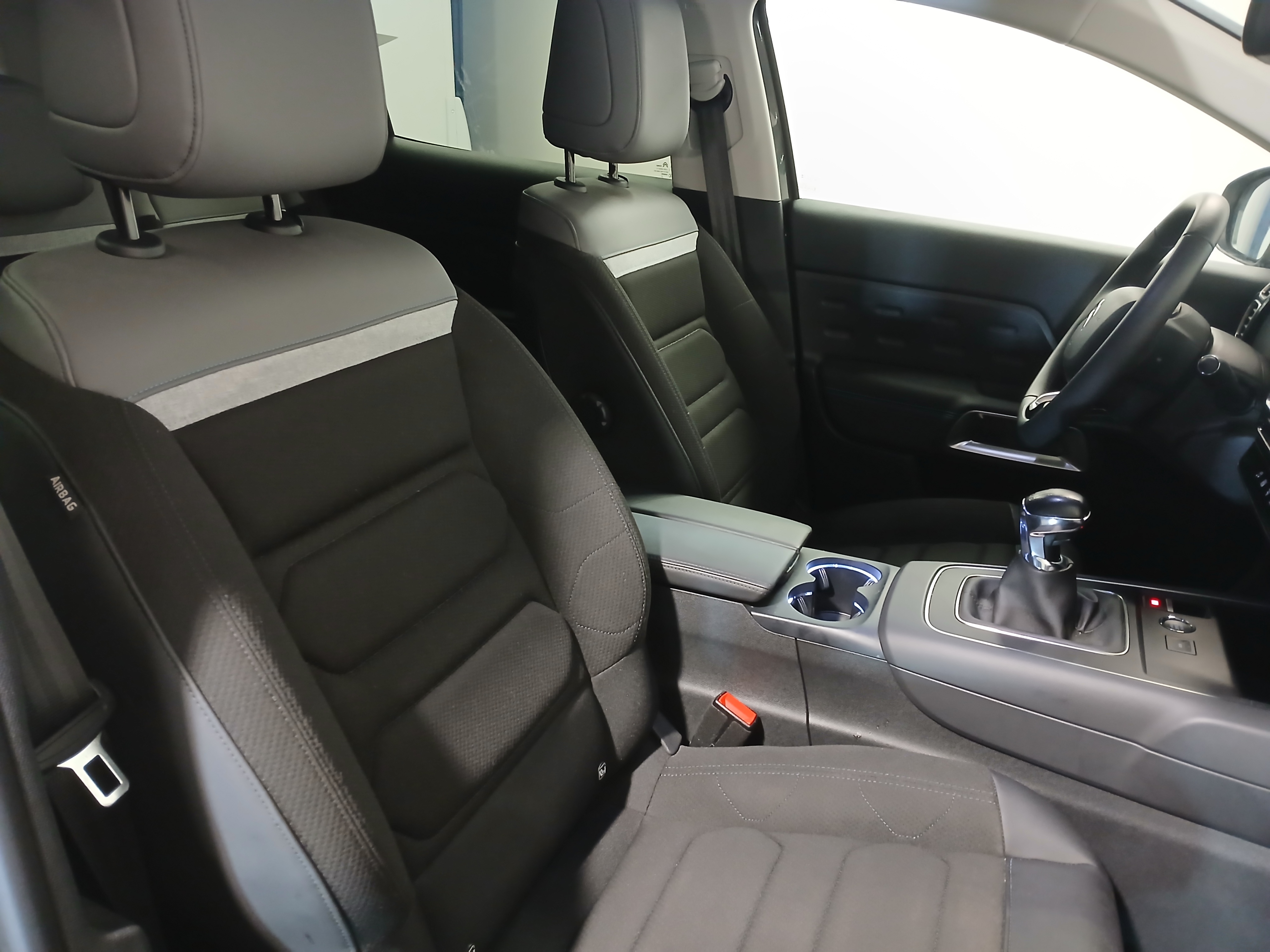 Photo 9 du véhicule CITROEN C5 AIRCROSS