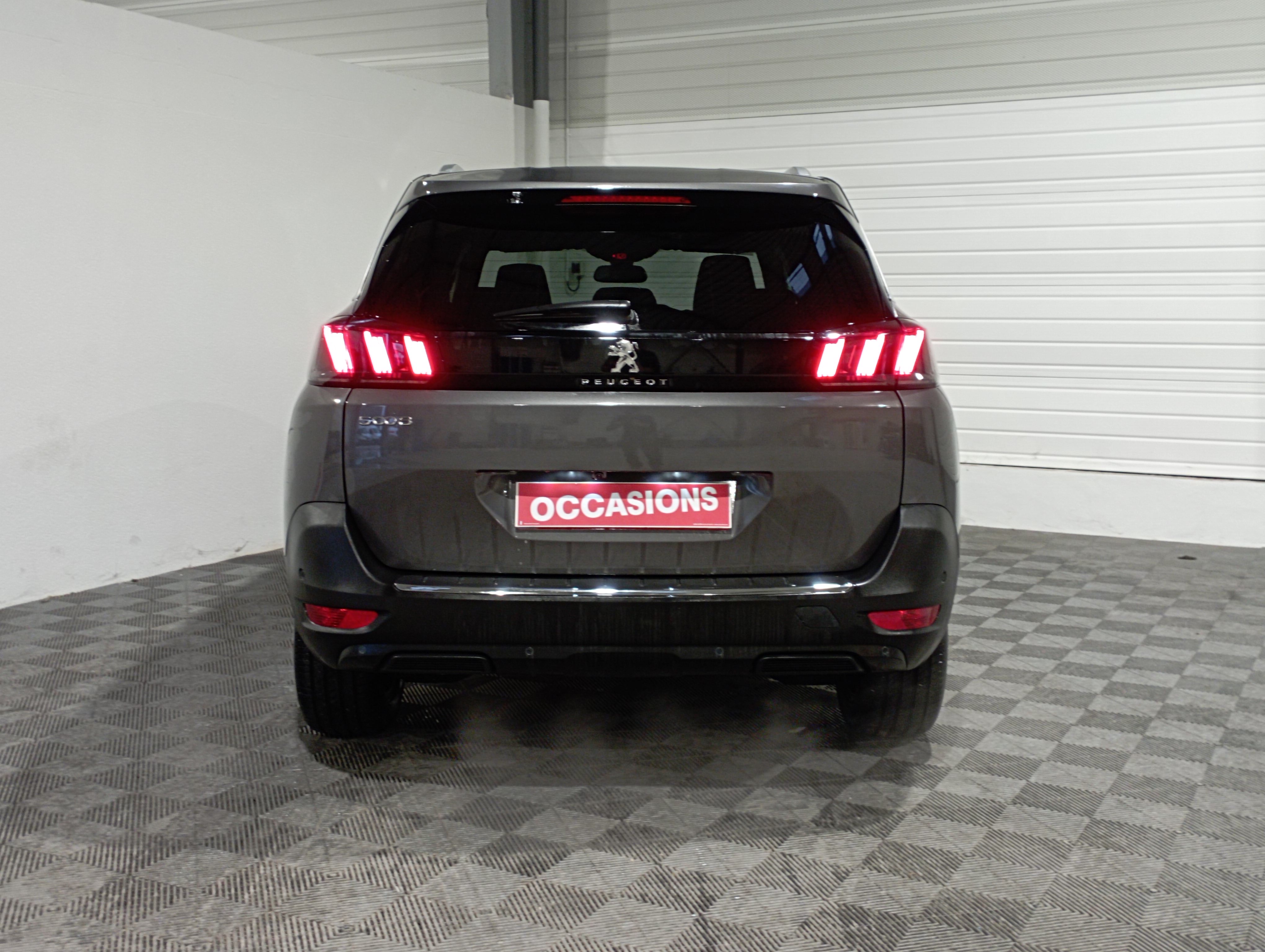 Photo 7 du véhicule PEUGEOT 5008