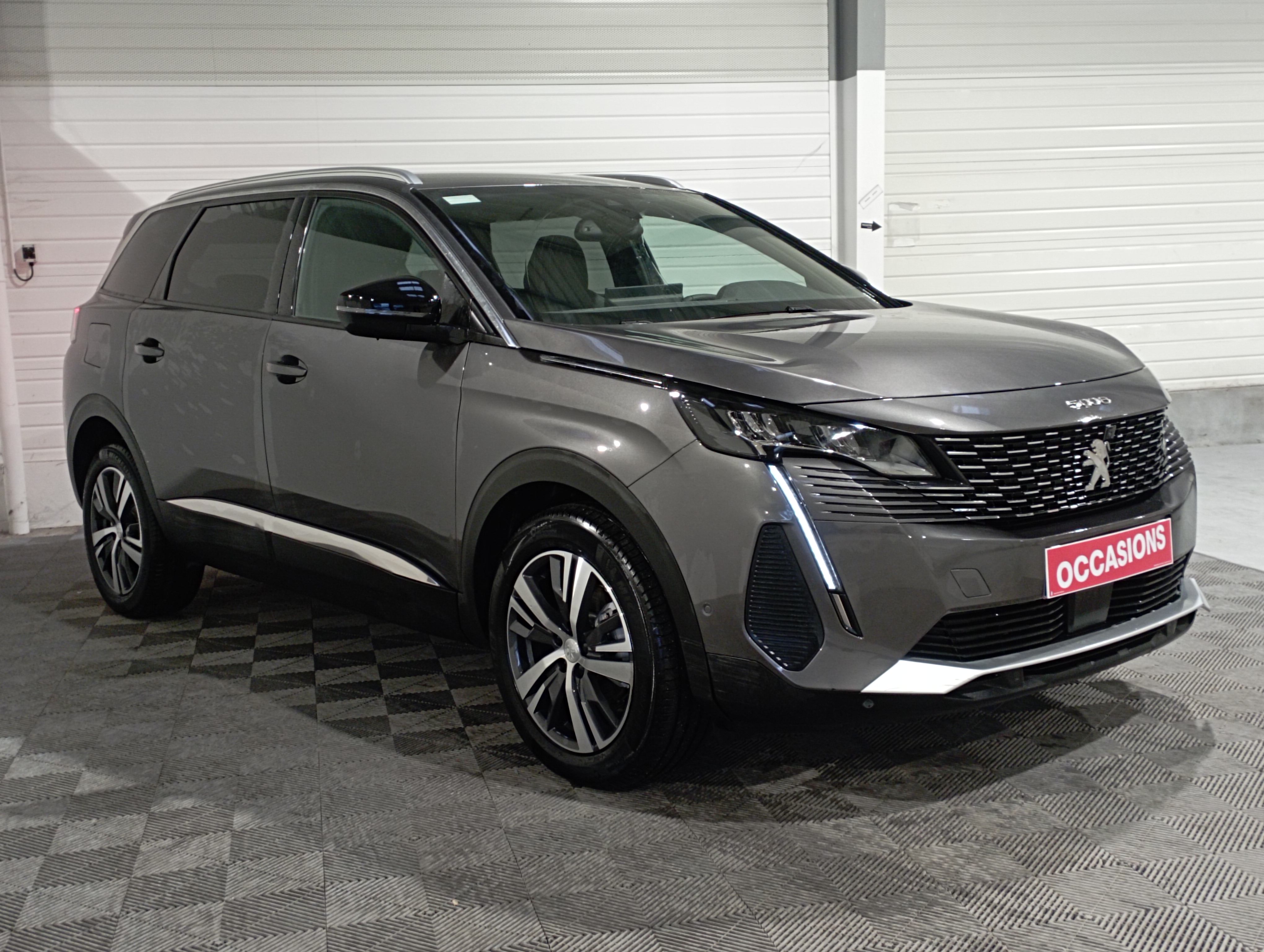 Photo 3 du véhicule PEUGEOT 5008