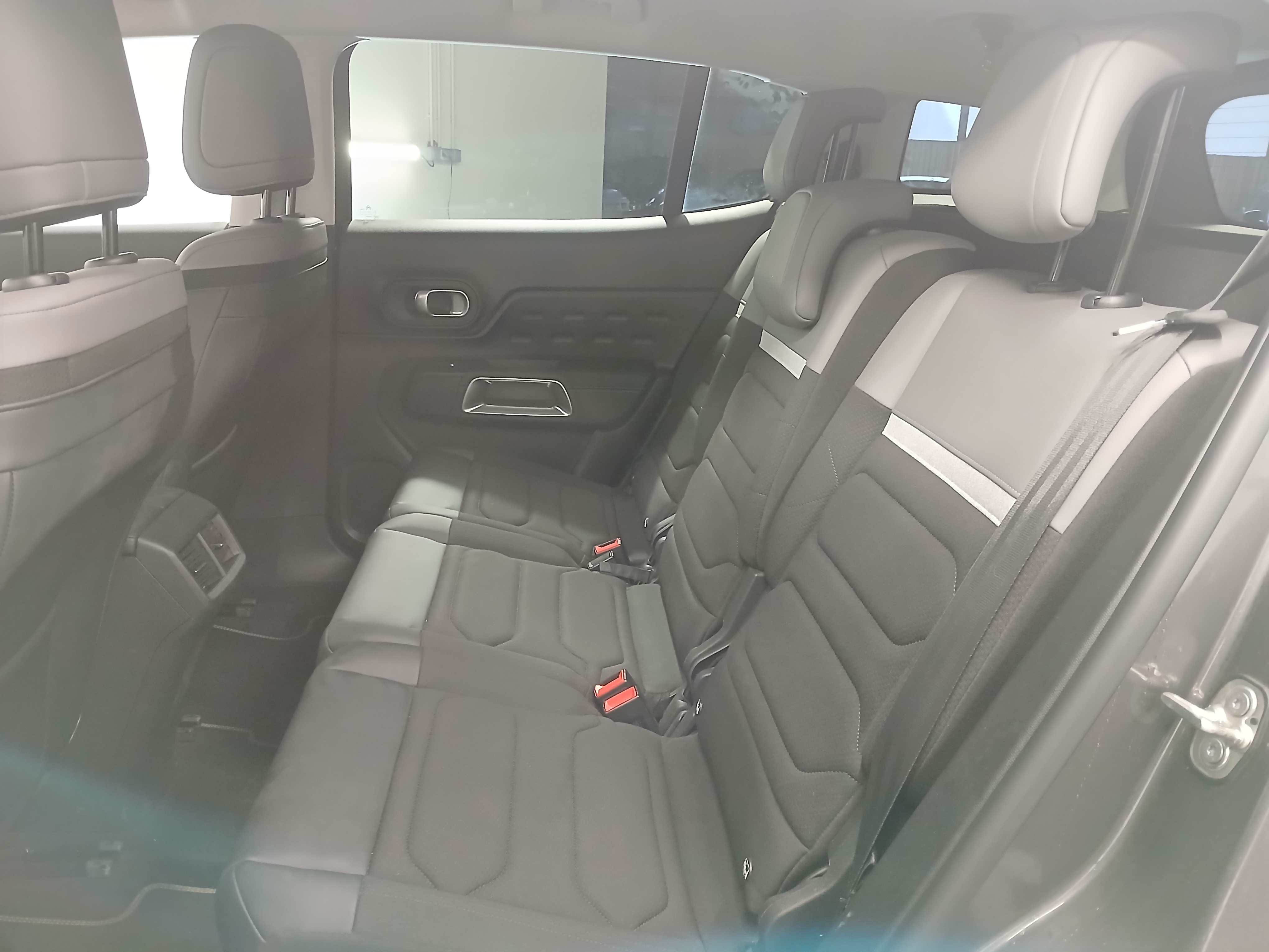 Photo 18 du véhicule CITROEN C5 AIRCROSS
