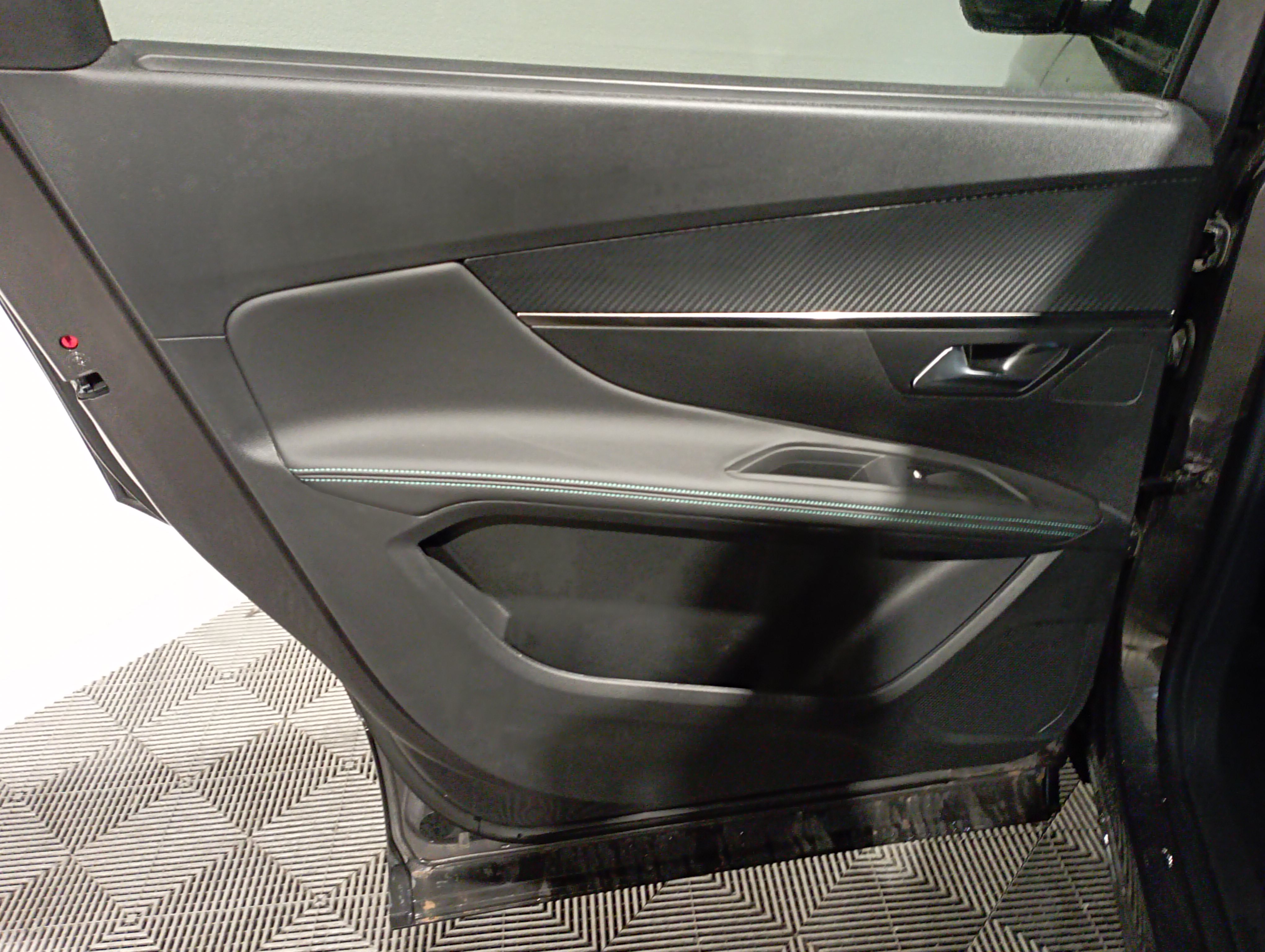 Photo 19 du véhicule PEUGEOT 5008