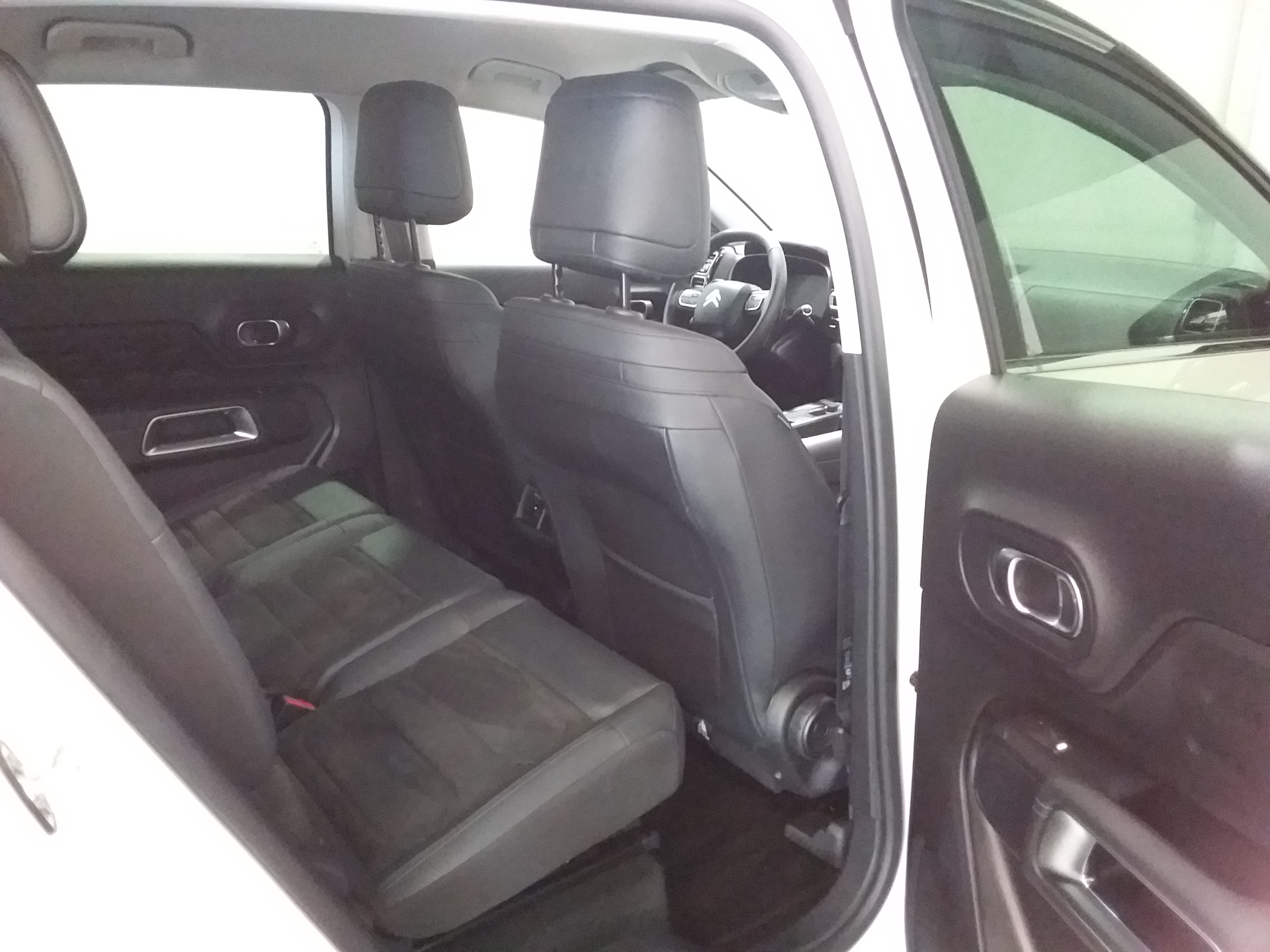 Photo 8 du véhicule CITROEN C5 AIRCROSS