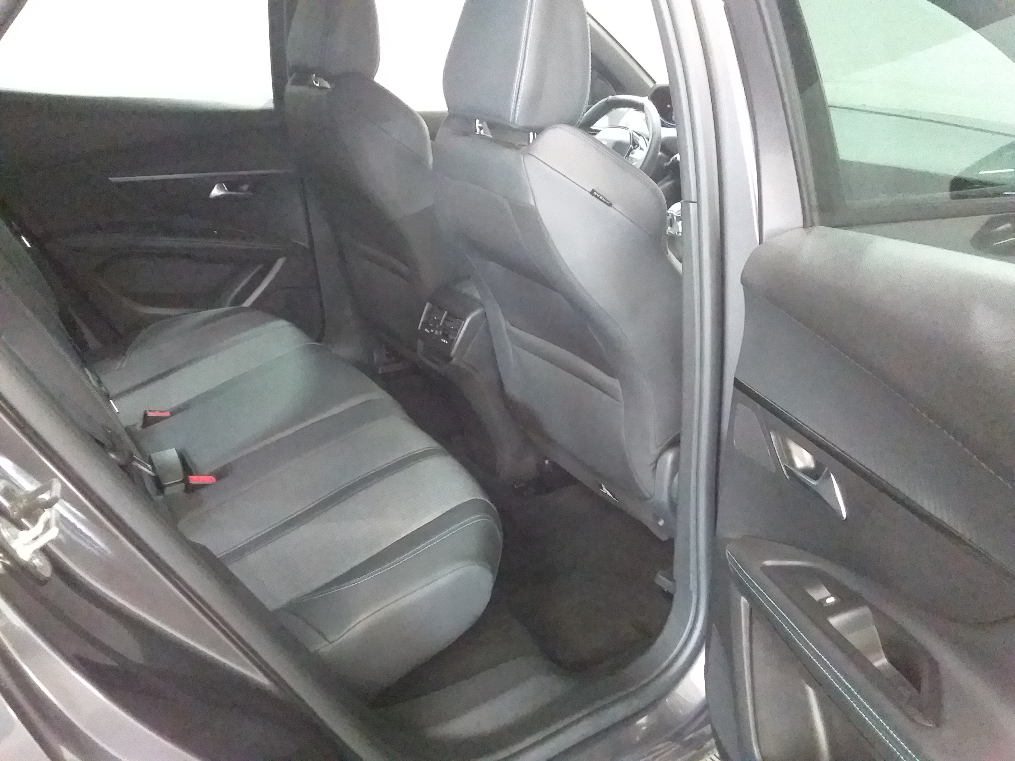 Photo 8 du véhicule PEUGEOT 3008