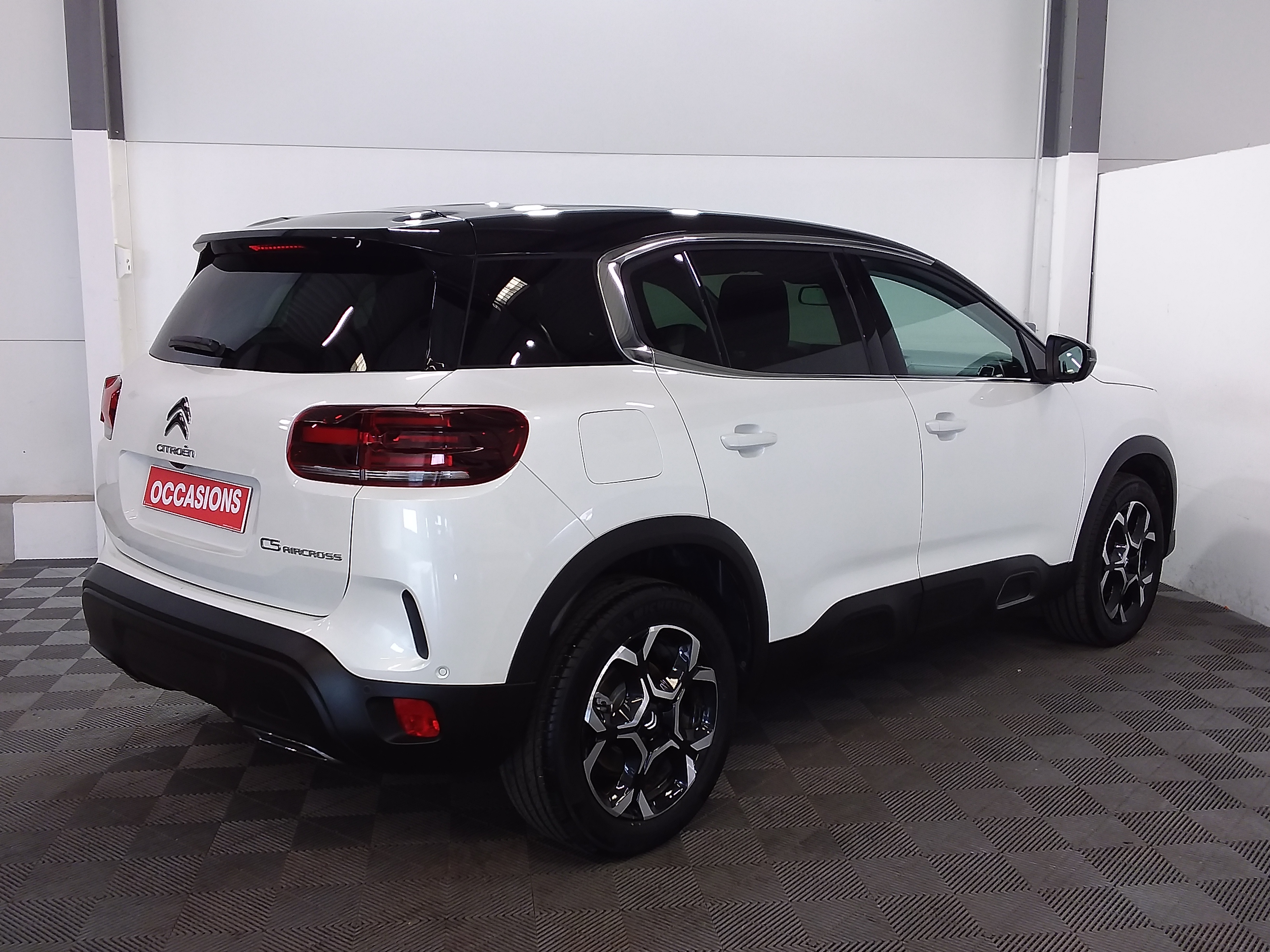 Photo 4 du véhicule CITROEN C5 AIRCROSS