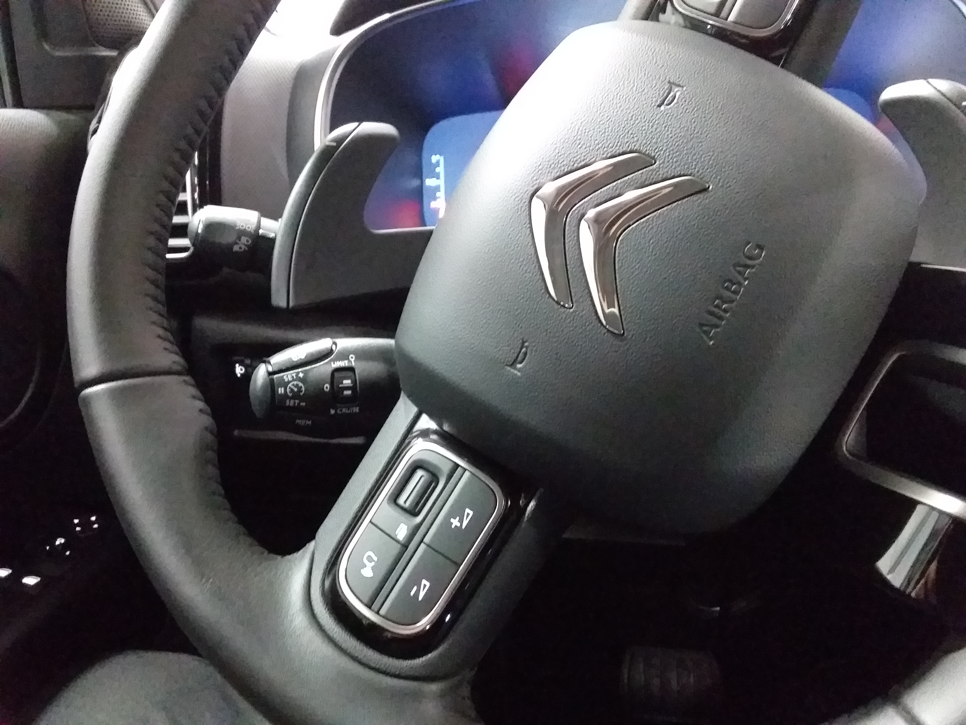 Photo 25 du véhicule CITROEN C5 AIRCROSS