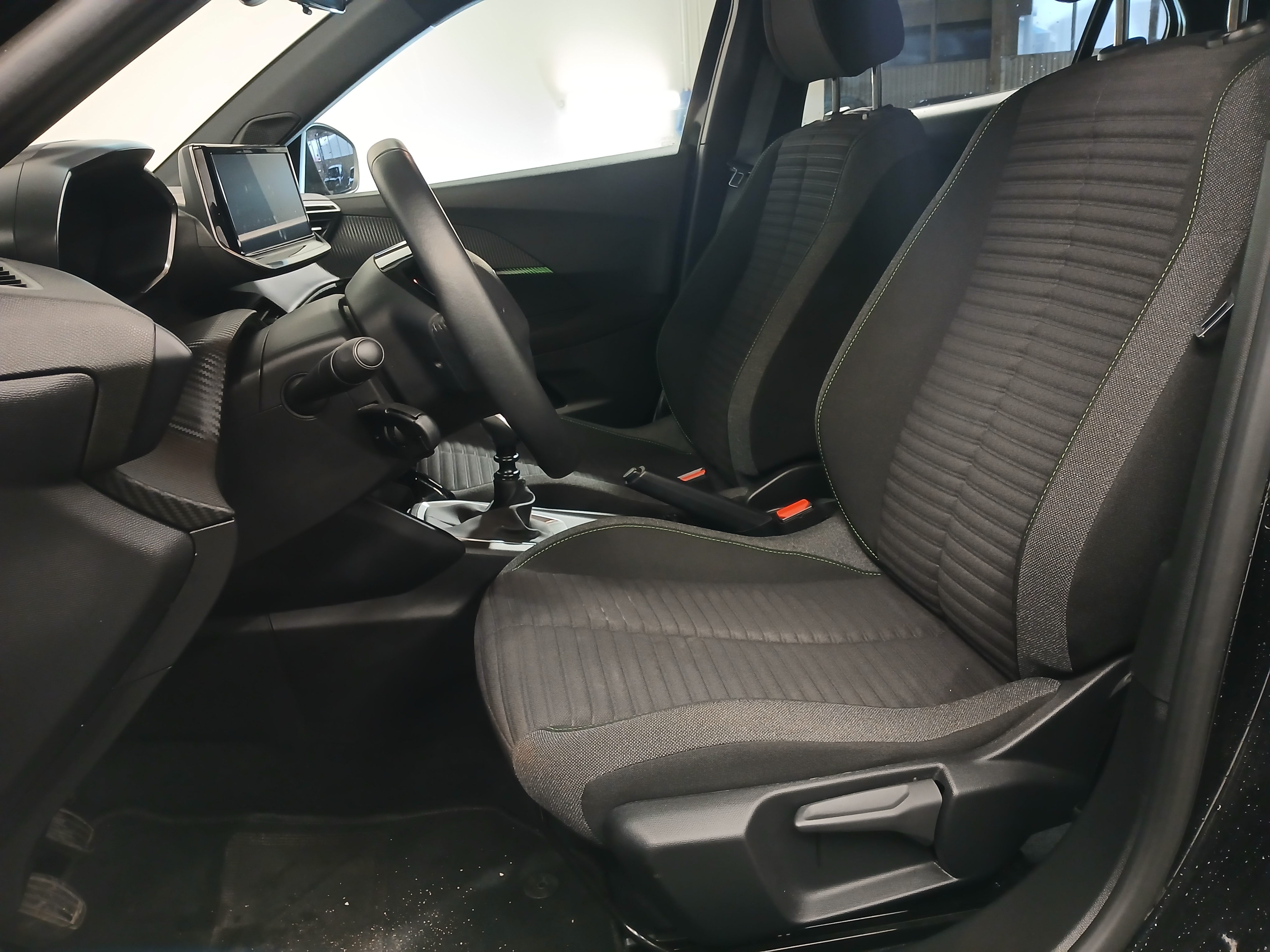 Photo 13 du véhicule PEUGEOT 2008