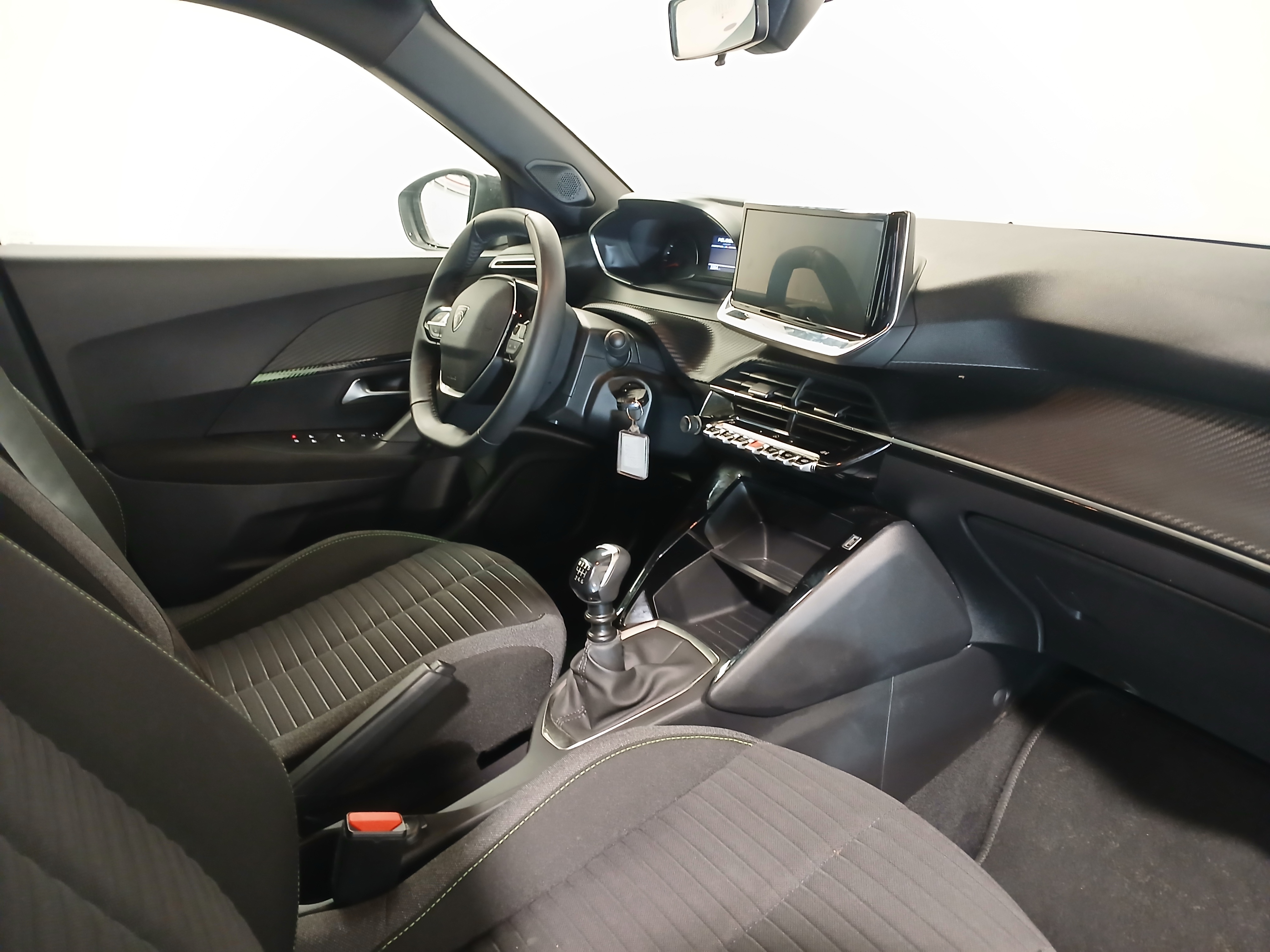 Photo 8 du véhicule PEUGEOT 2008