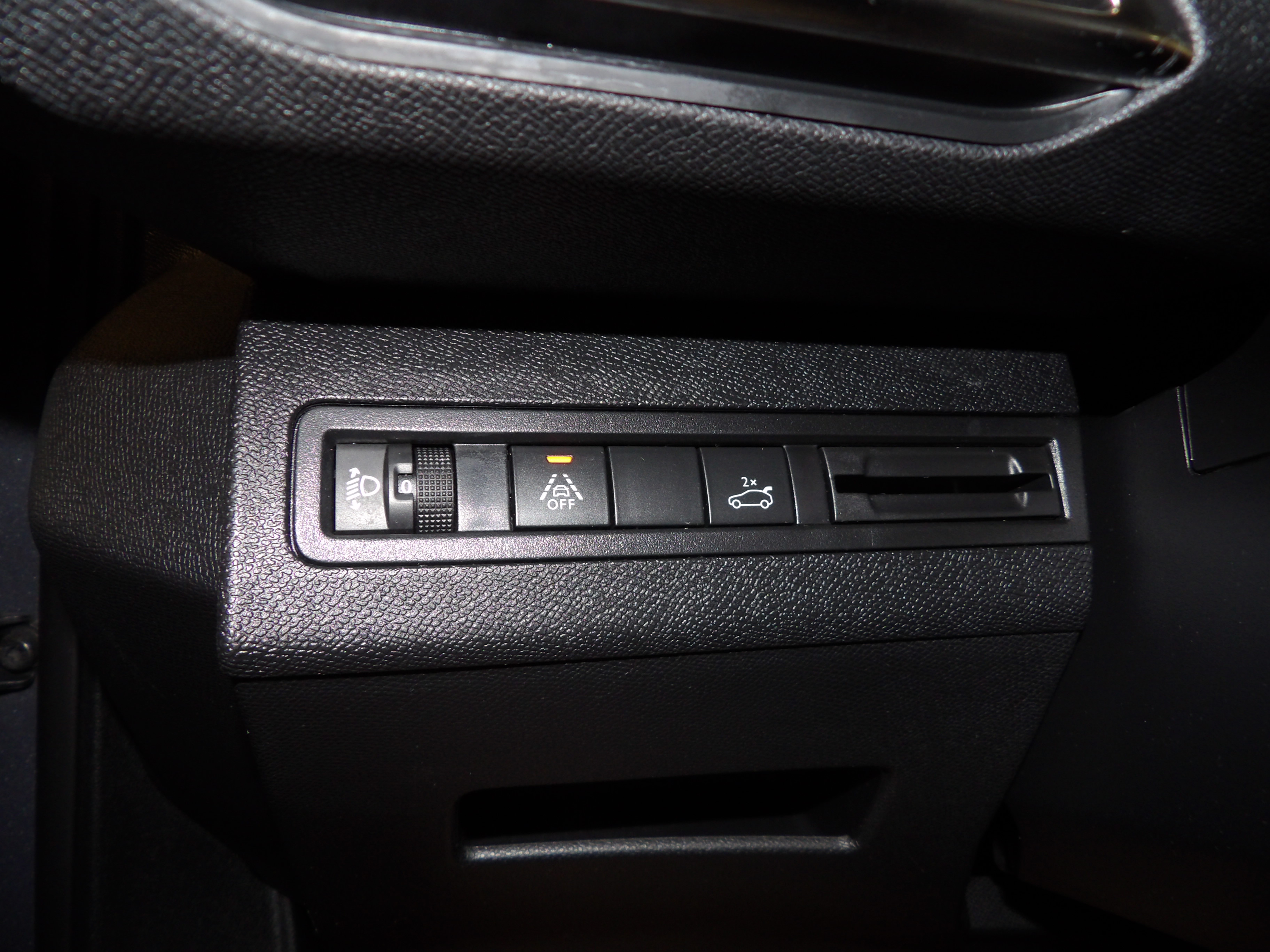Photo 18 du véhicule PEUGEOT 5008