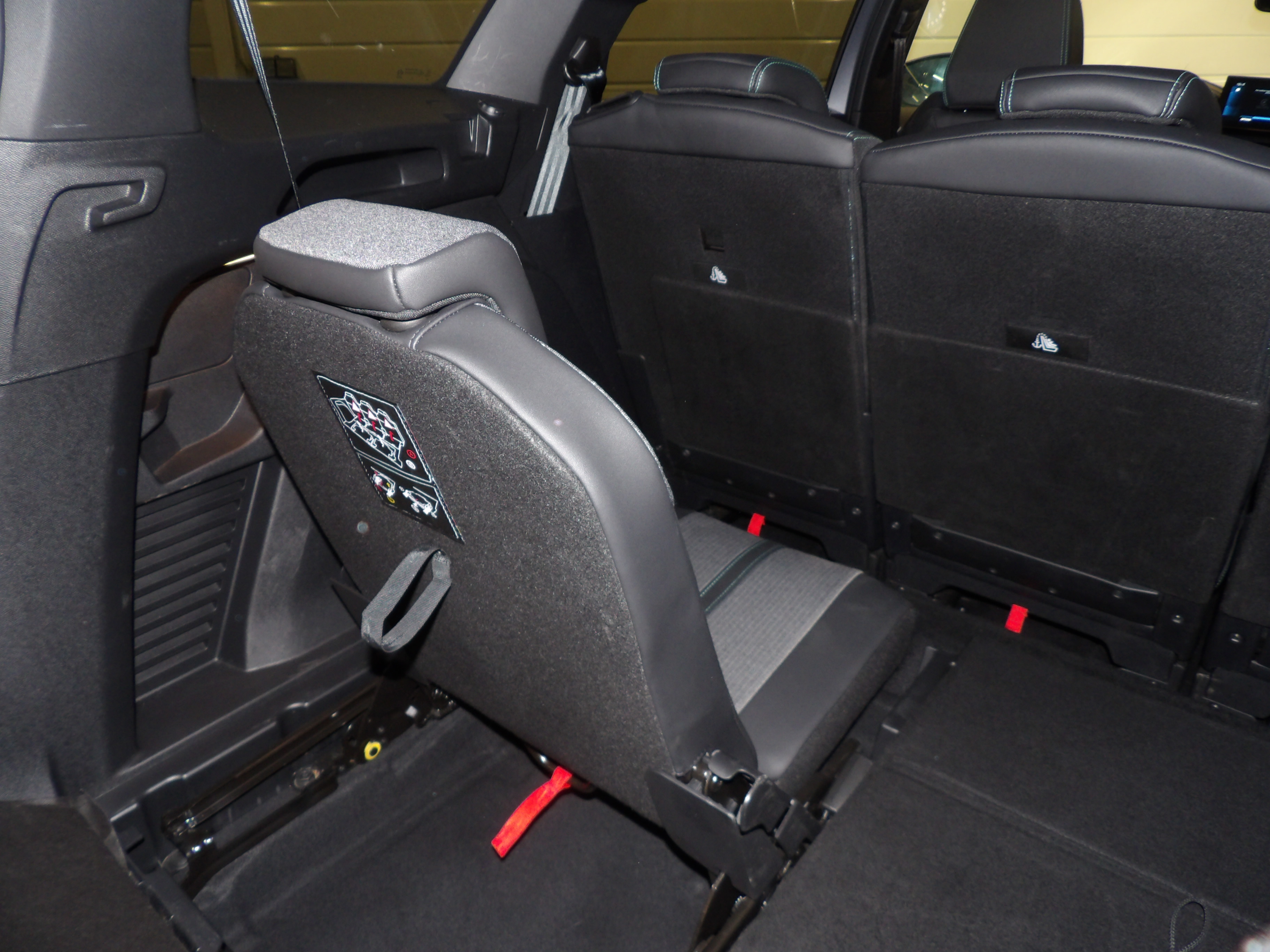 Photo 15 du véhicule PEUGEOT 5008