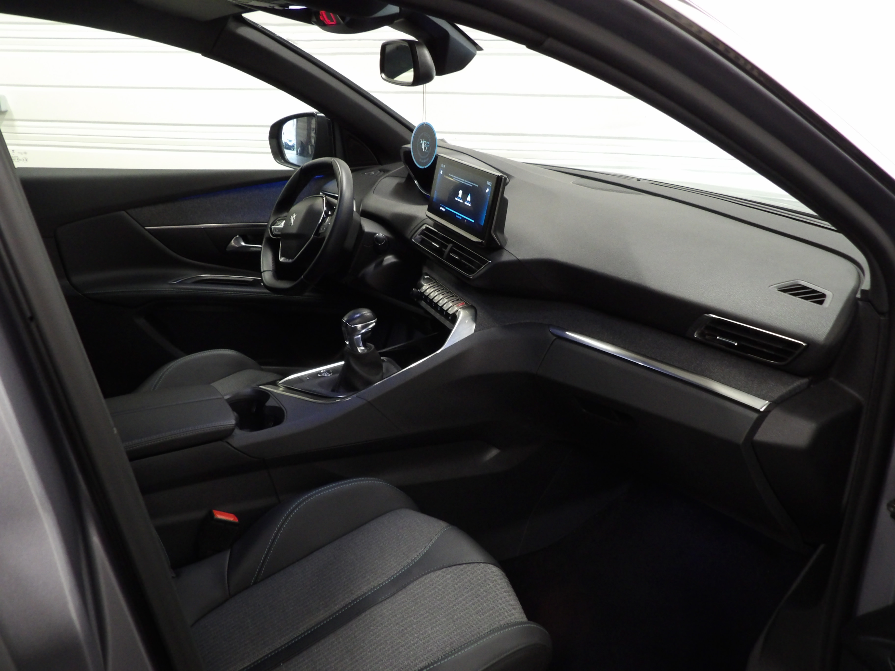 Photo 9 du véhicule PEUGEOT 5008