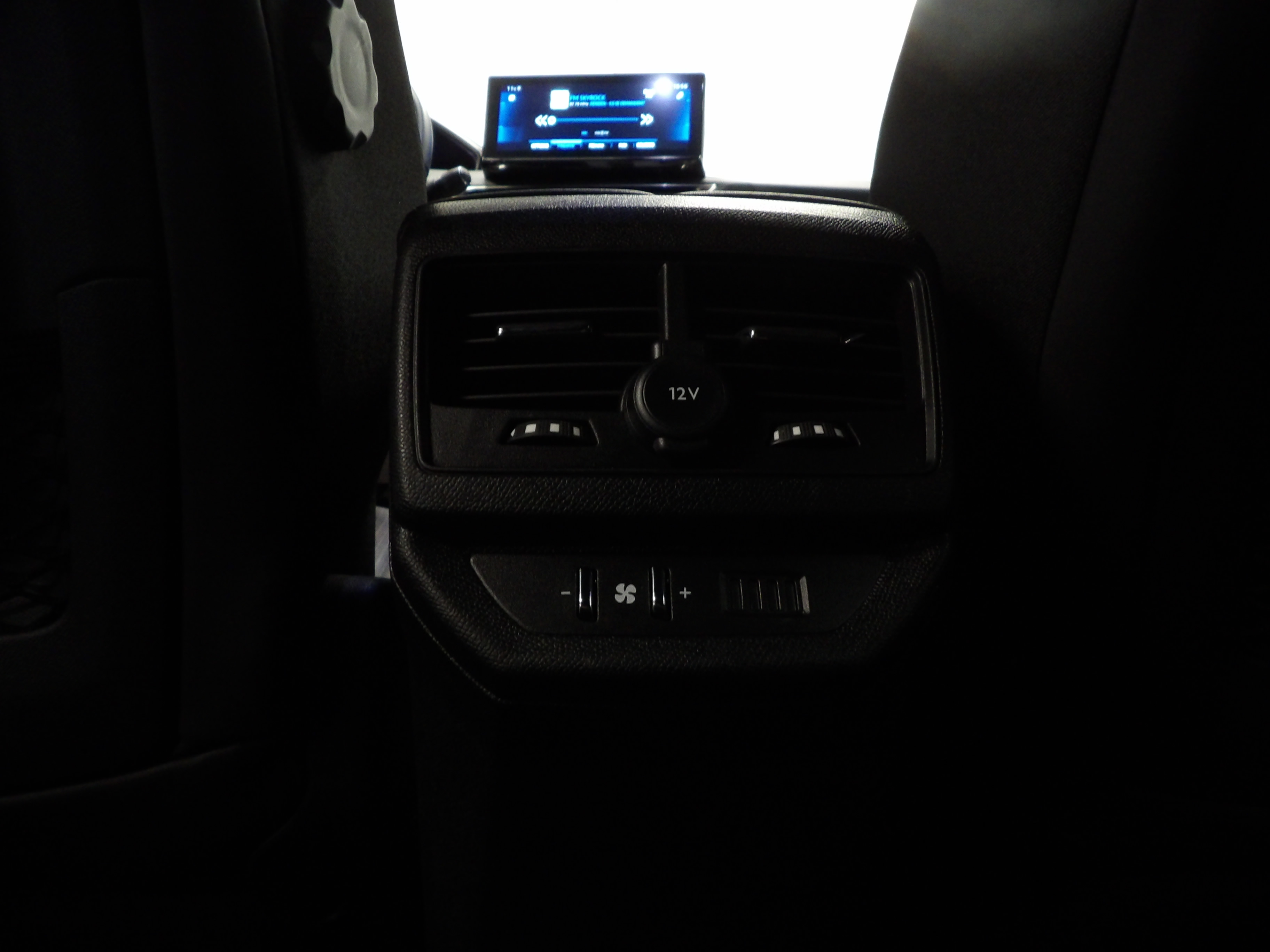 Photo 37 du véhicule PEUGEOT 5008