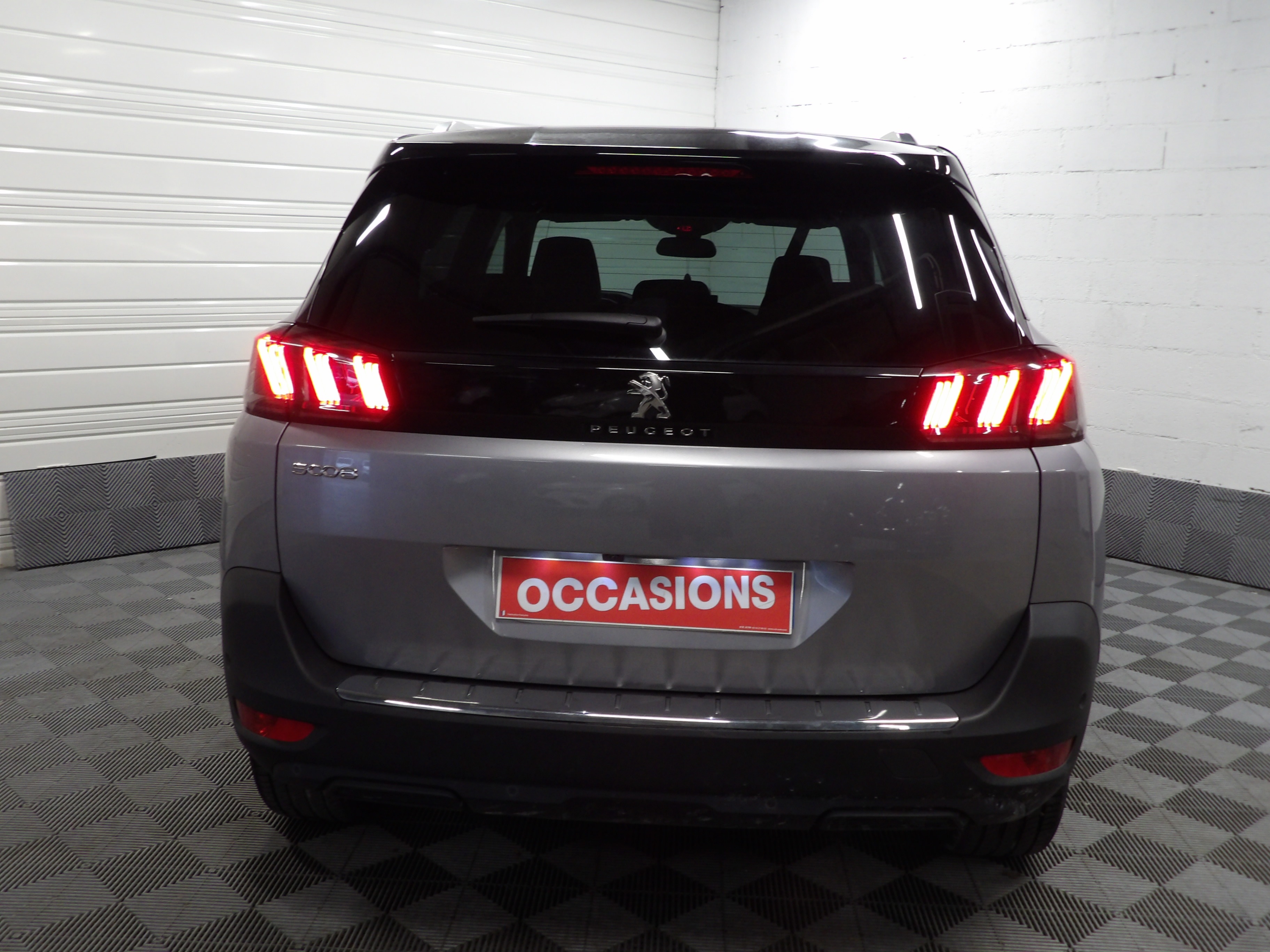 Photo 7 du véhicule PEUGEOT 5008