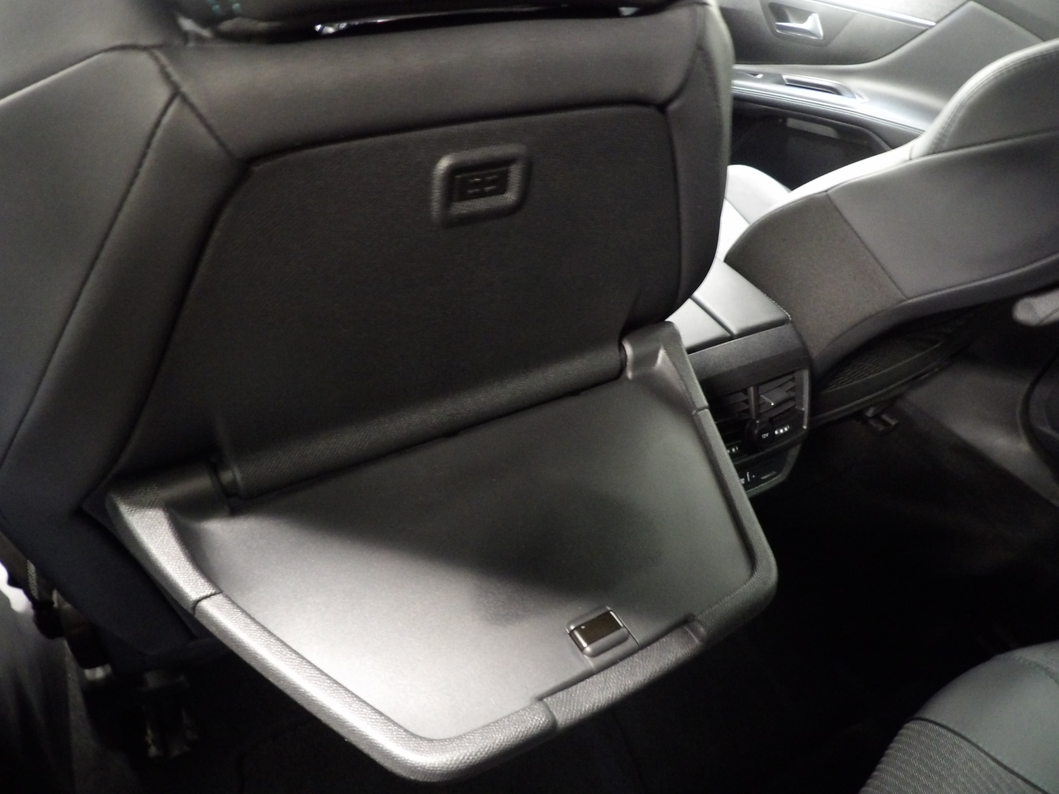 Photo 38 du véhicule PEUGEOT 5008