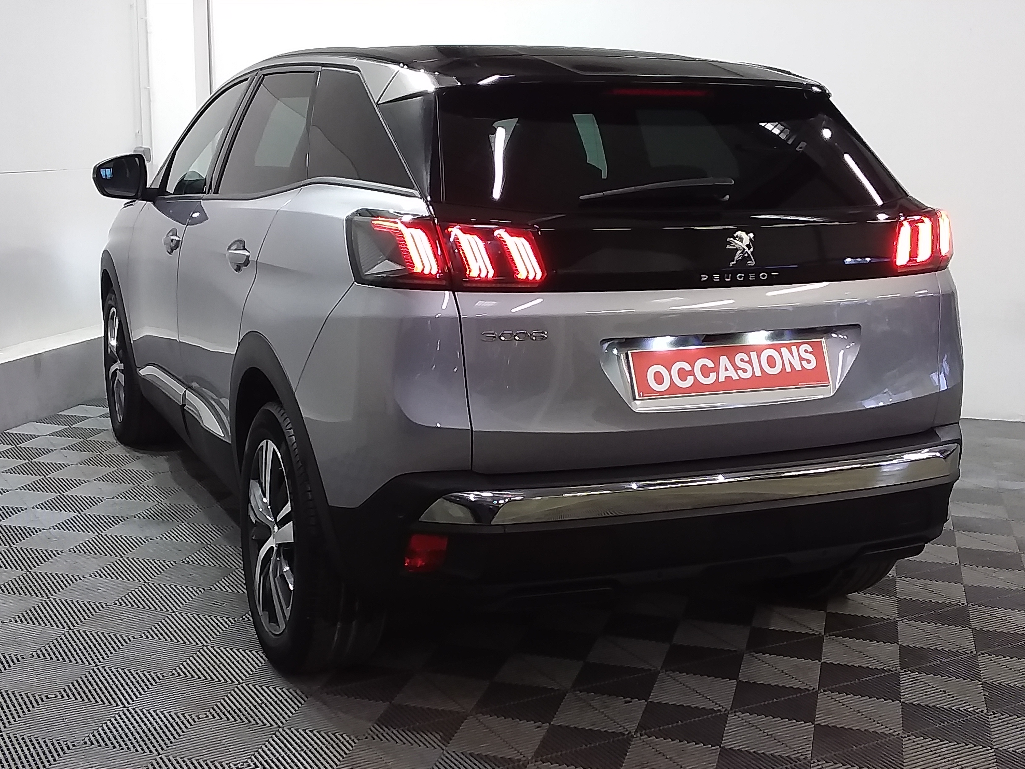 Photo 6 du véhicule PEUGEOT 3008