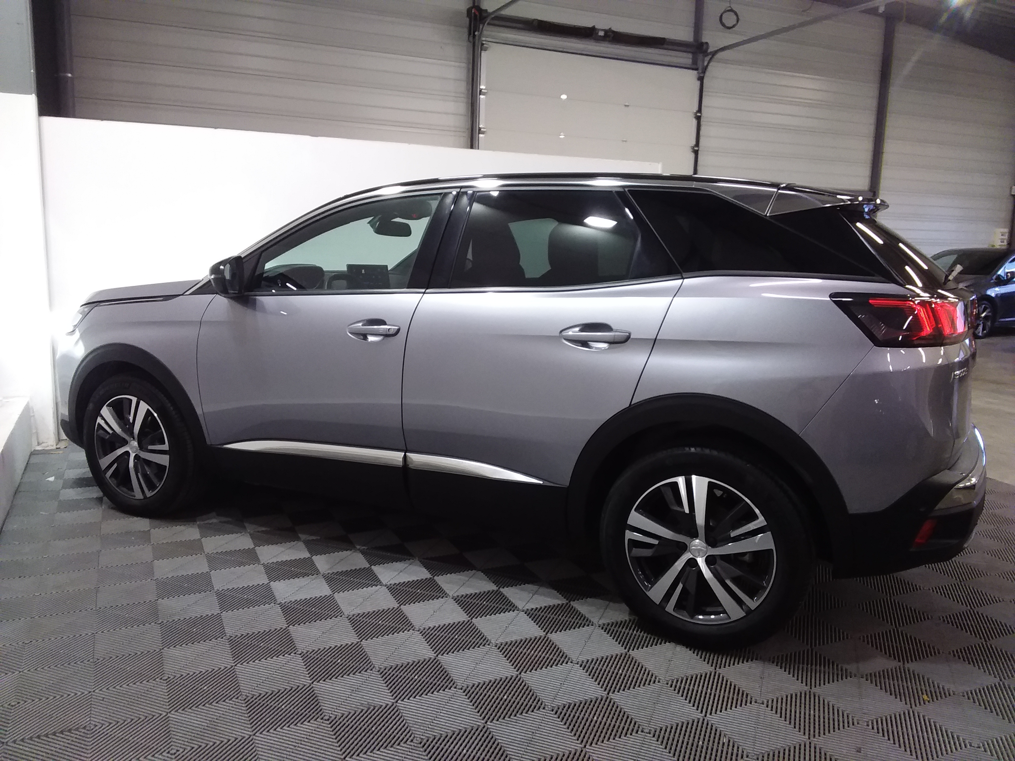 Photo 32 du véhicule PEUGEOT 3008