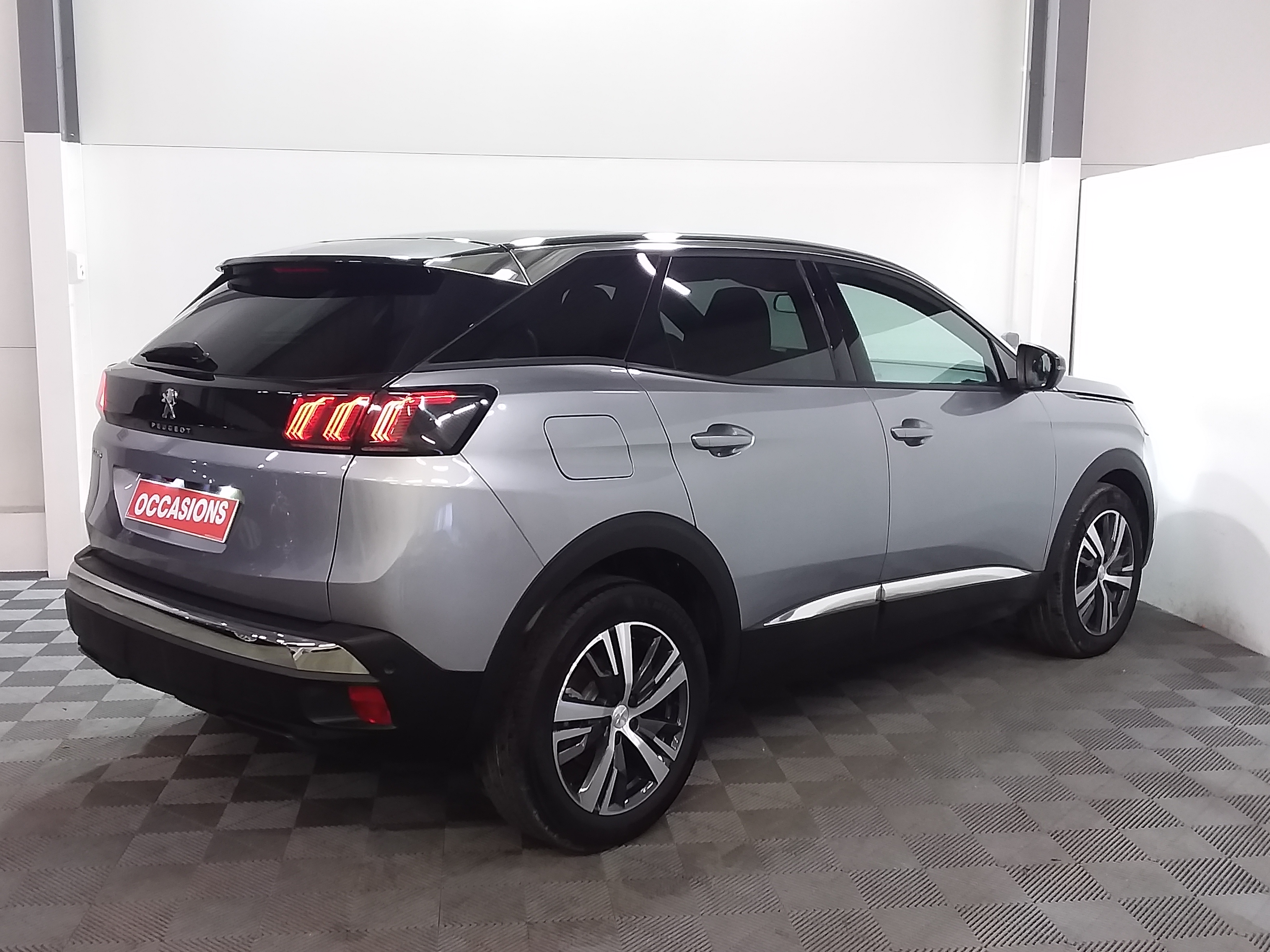 Photo 4 du véhicule PEUGEOT 3008