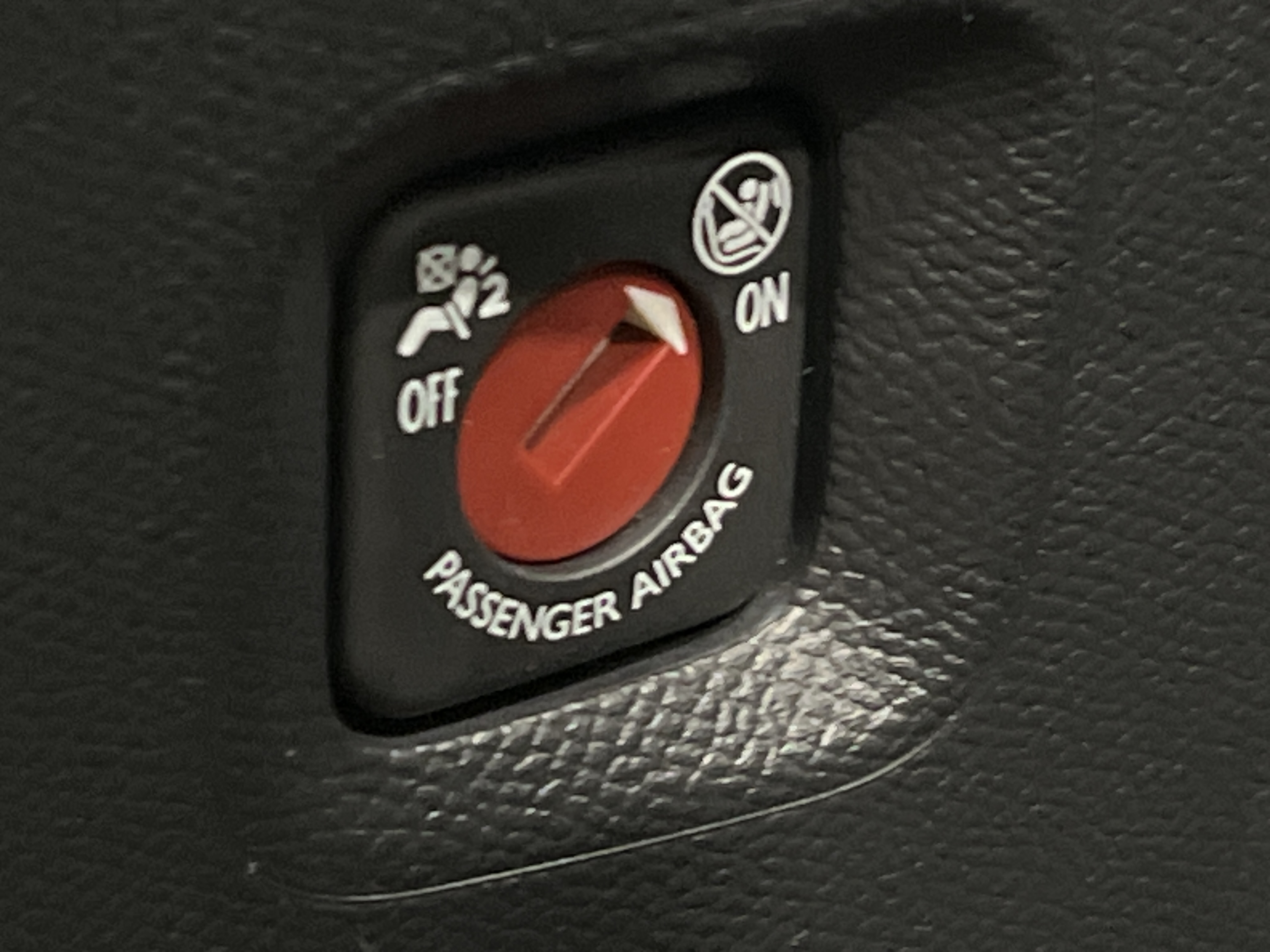 Photo 43 du véhicule PEUGEOT 2008