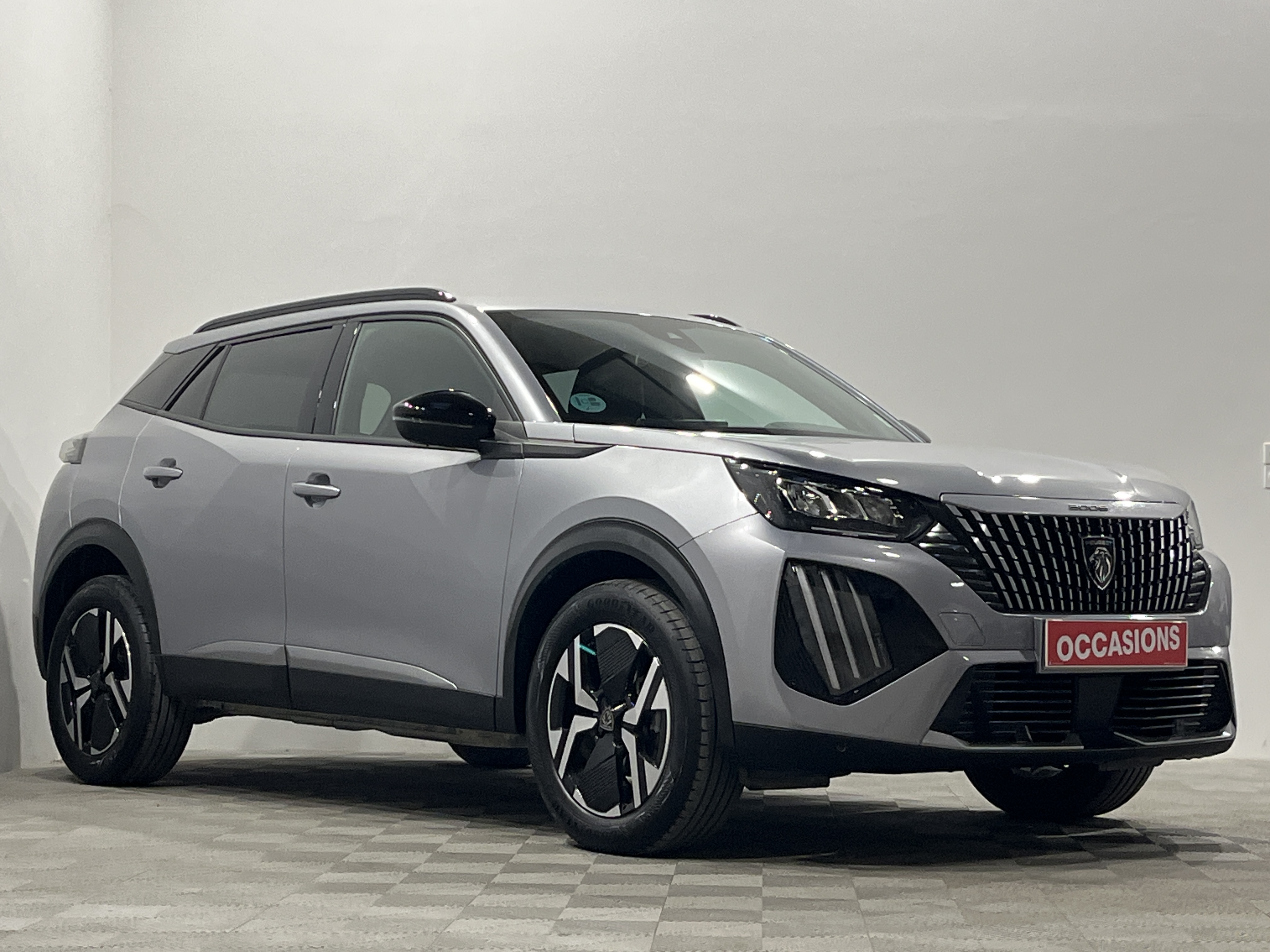 Photo 2 du véhicule PEUGEOT 2008