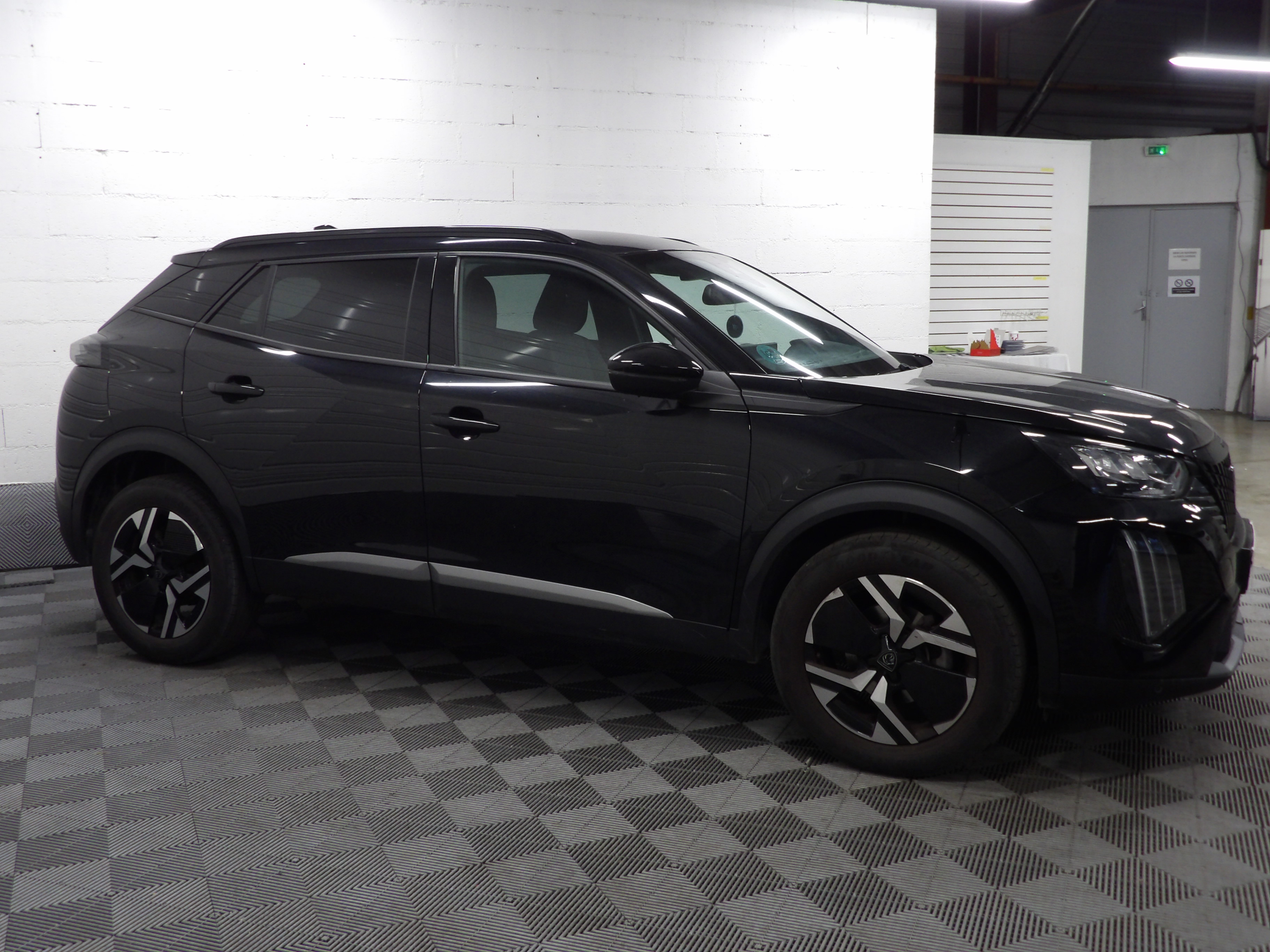 Photo 5 du véhicule PEUGEOT 2008