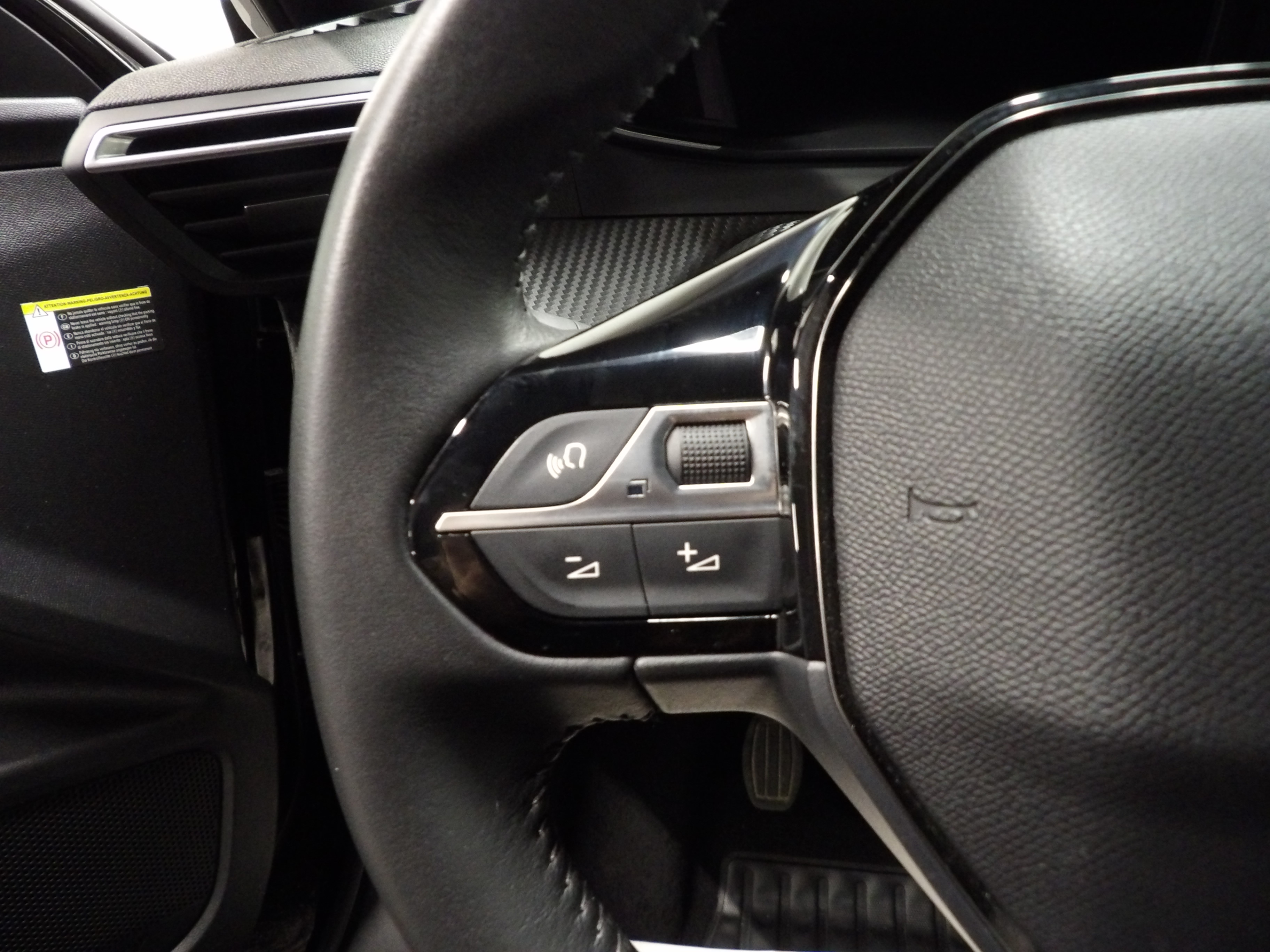 Photo 16 du véhicule PEUGEOT 2008