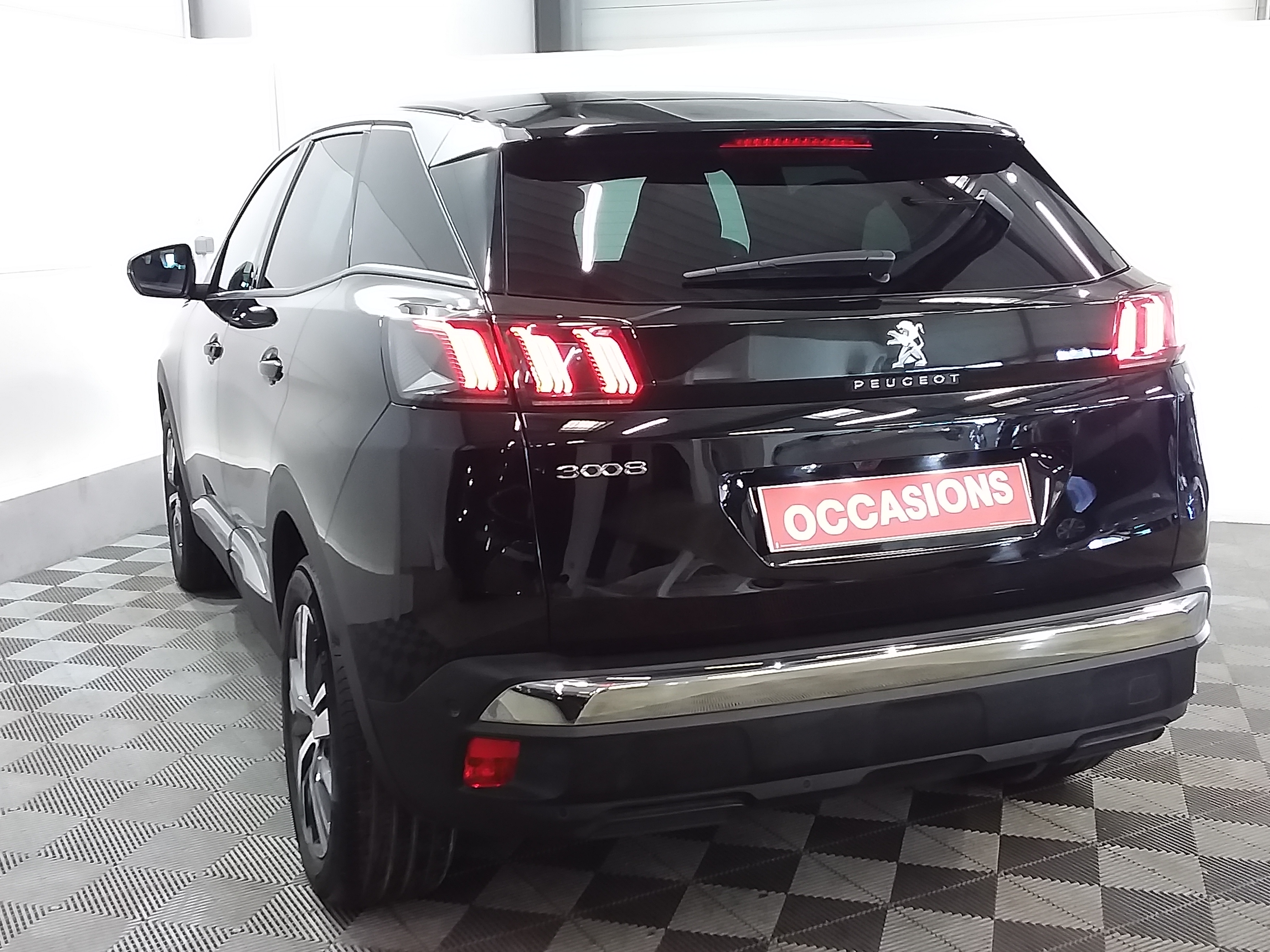 Photo 6 du véhicule PEUGEOT 3008