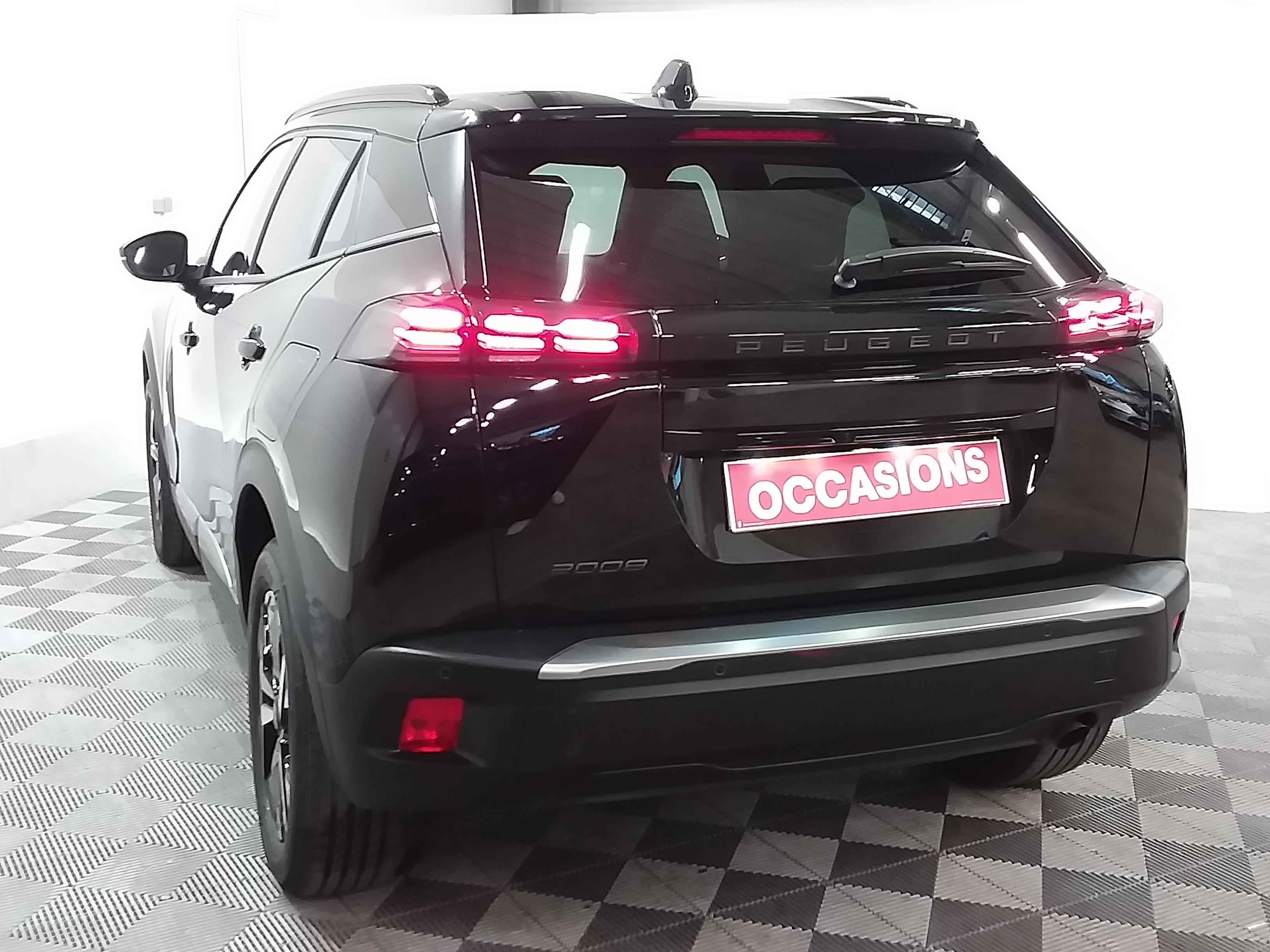 Photo 6 du véhicule PEUGEOT 2008